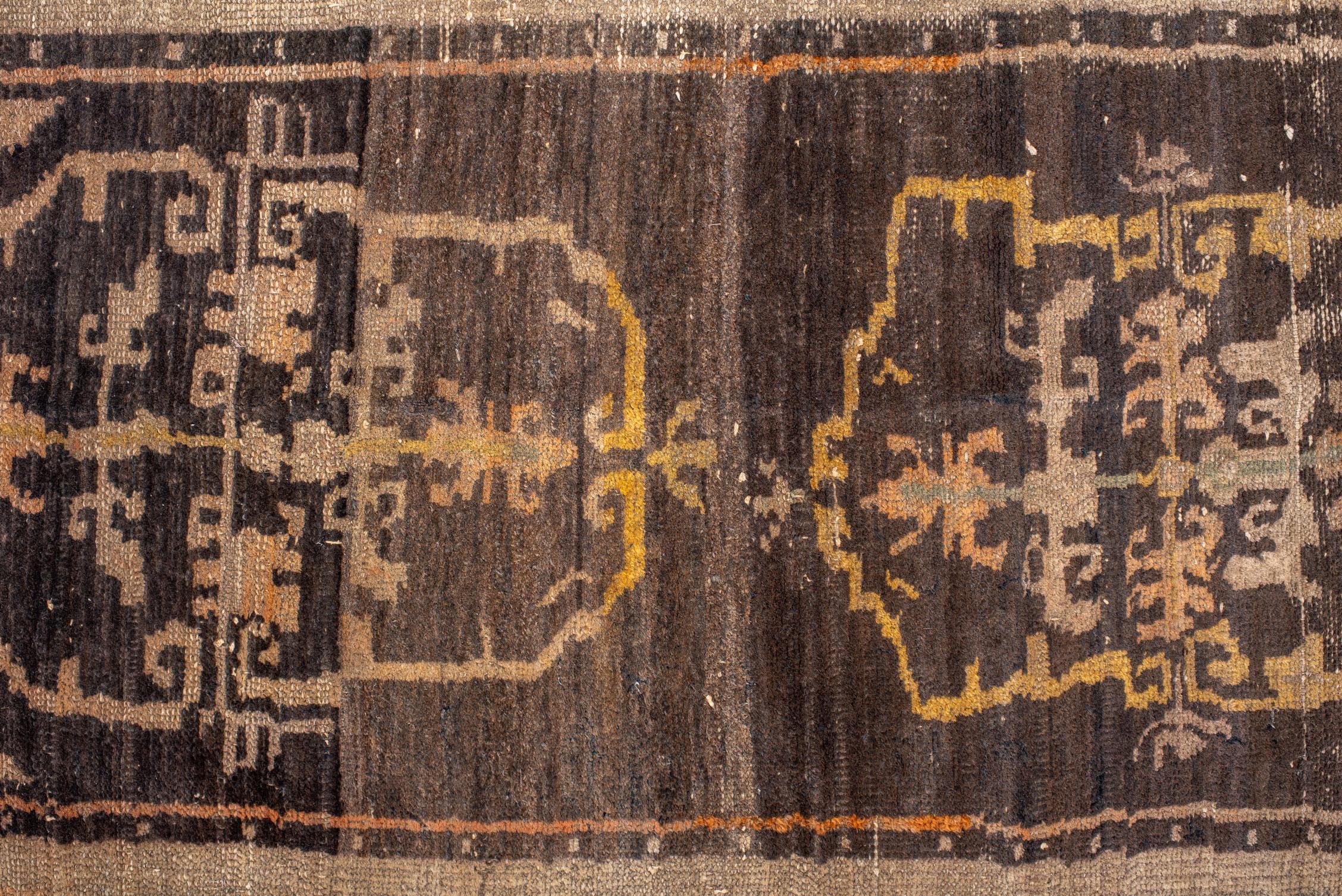 Noué à la main Tapis tibétain vintage avec cartouches ajourées en vente