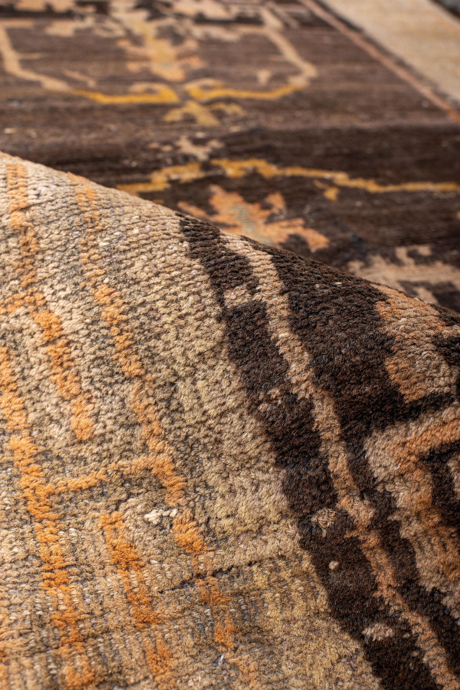 Laine Tapis tibétain vintage avec cartouches ajourées en vente