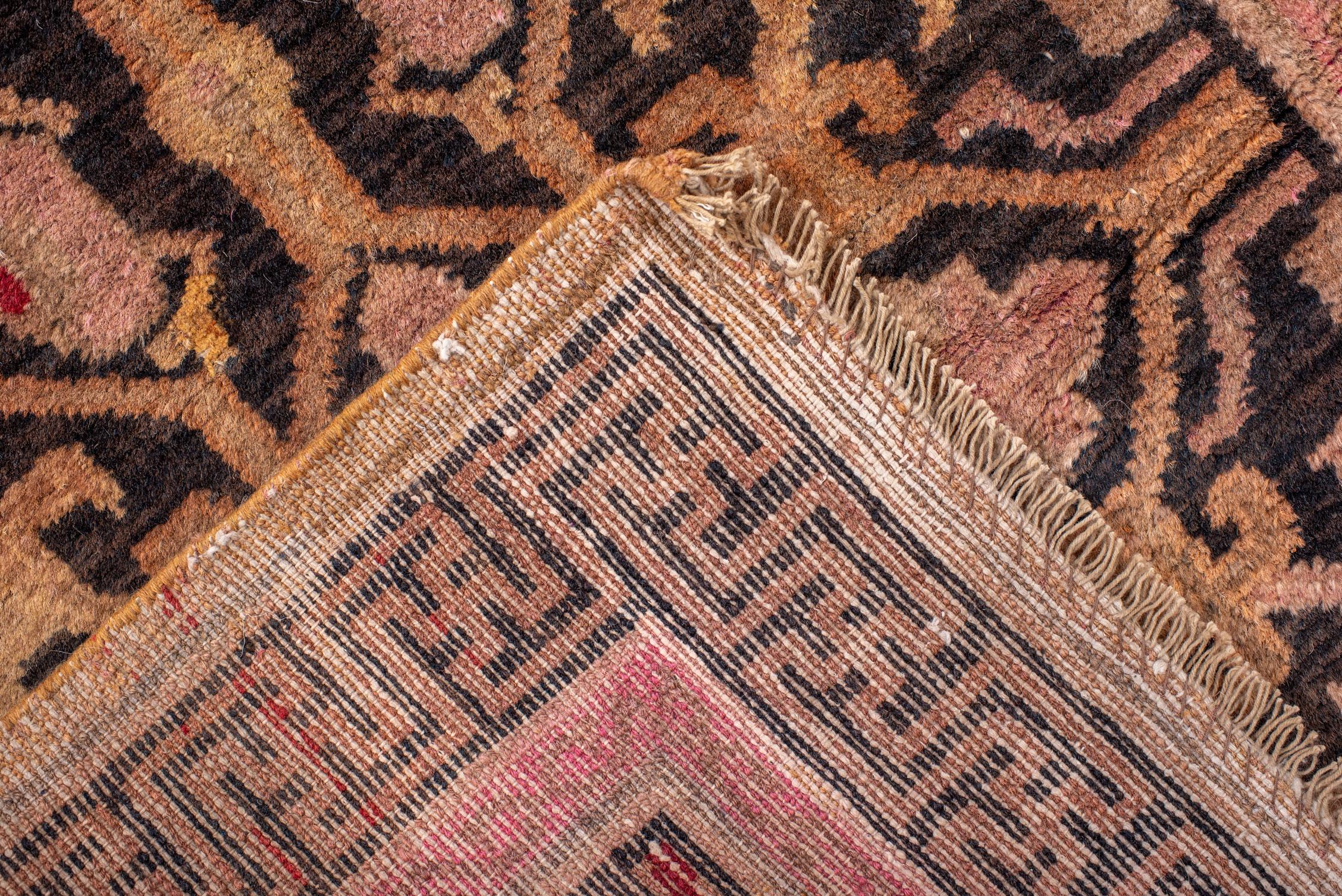 XX secolo Tappeto tibetano vintage con design persiano Herati in vendita