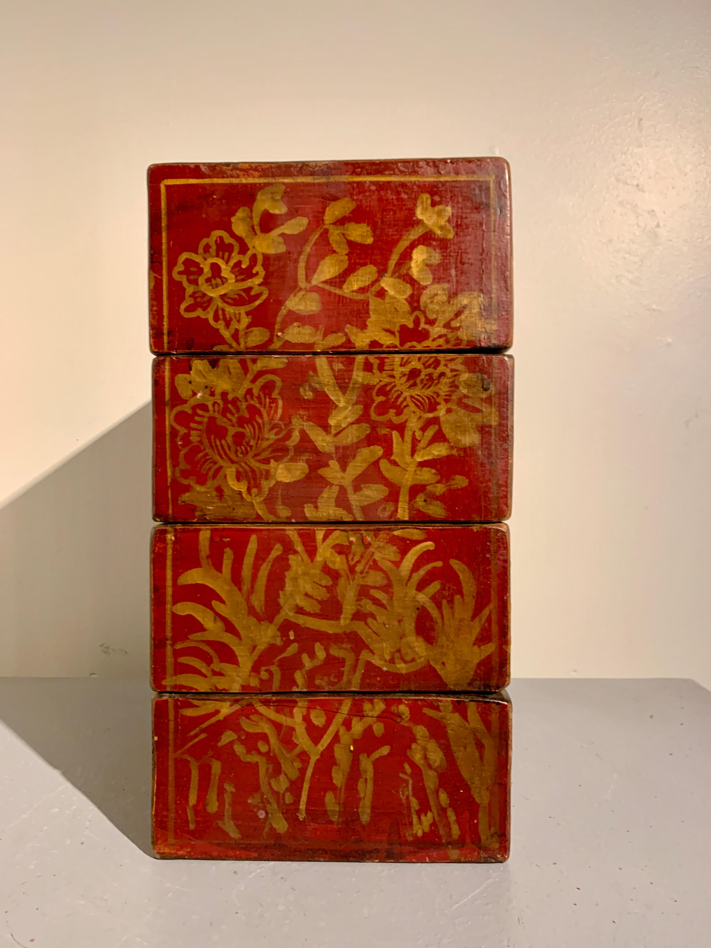 Boîte de pique-nique vintage empilable en forme de dragon de style tibétain, bois peint, années 1990, Chine en vente 2