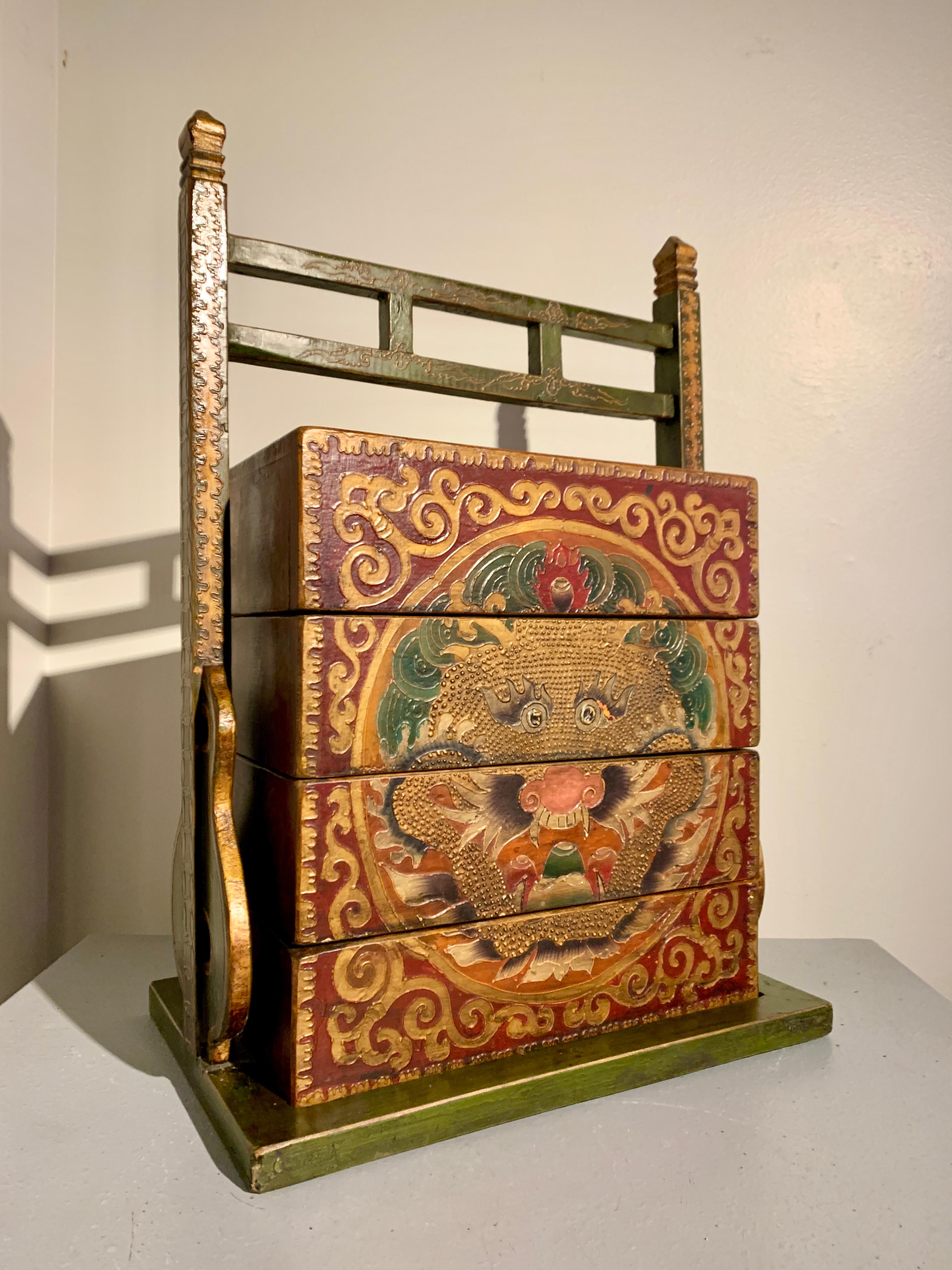 Tibétain Boîte de pique-nique vintage empilable en forme de dragon de style tibétain, bois peint, années 1990, Chine en vente