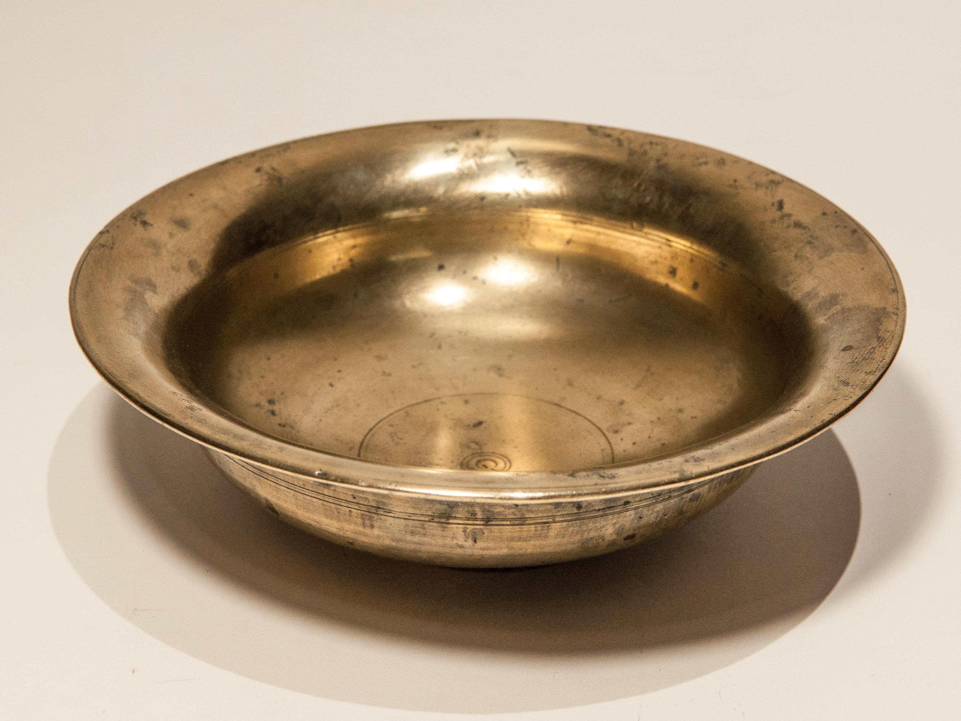 Vintage Tibetan Tsampa Bowl, Bronze, Tibet, Early to Mid-20th Century In Fair Condition In Point Richmond, CA