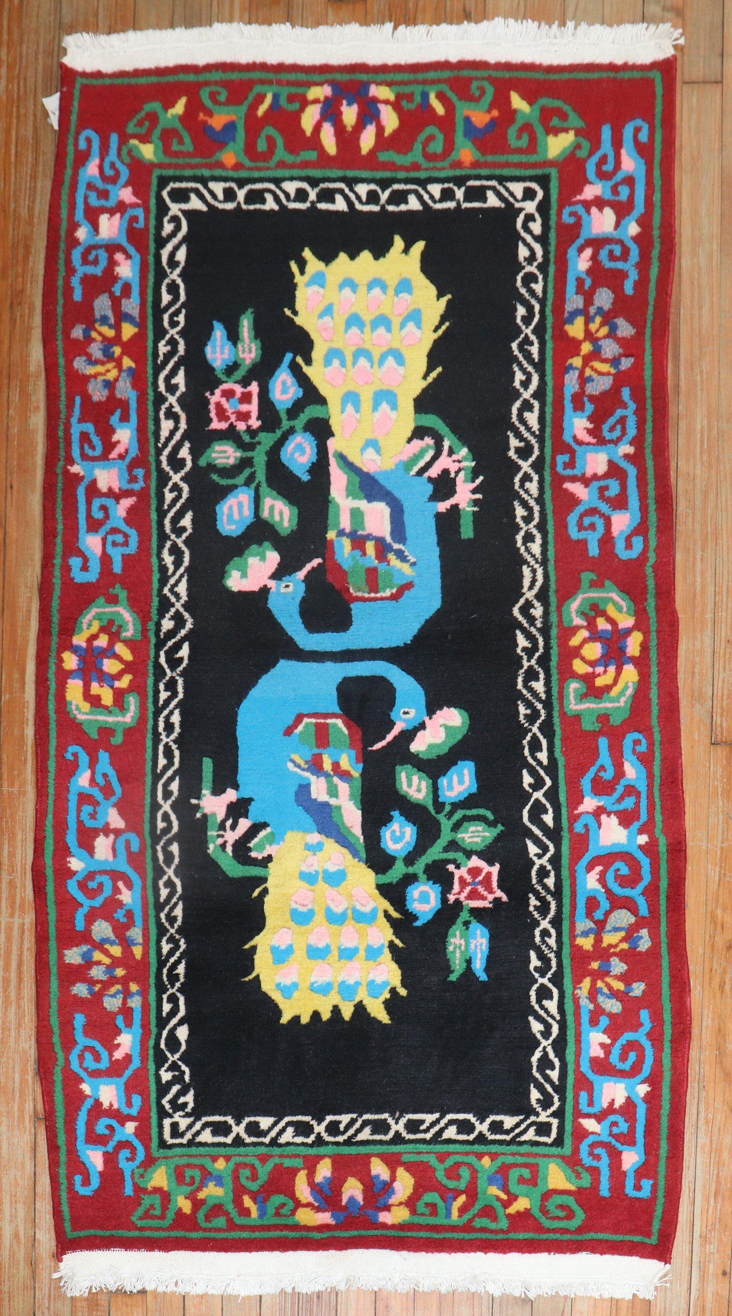 Tapis tibétain coloré de la fin du XXe siècle.

Mesures : 3' x 5'6