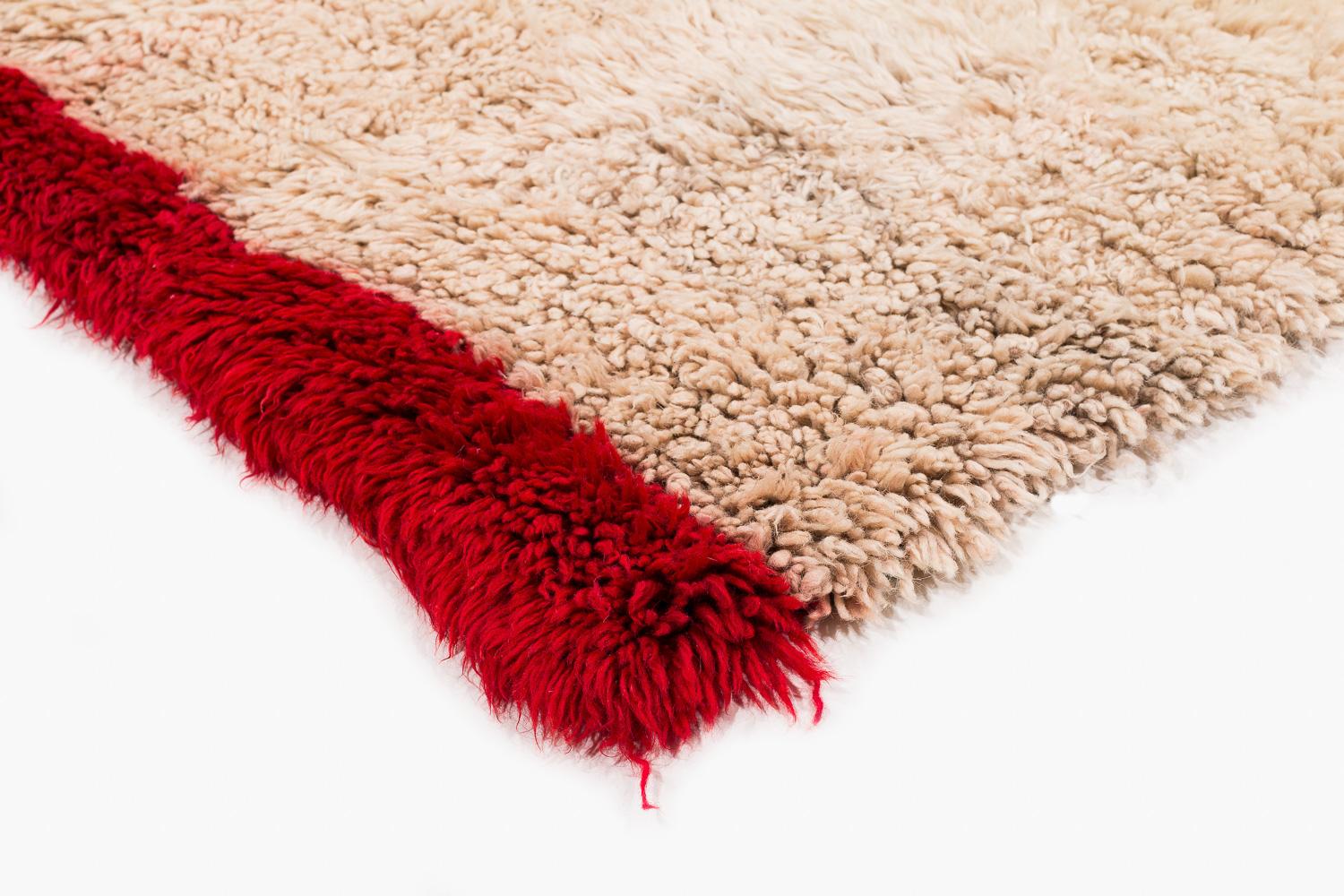 Coperta o tappeto tibetano vintage in lana bianca con pannello finale rosso 5'6