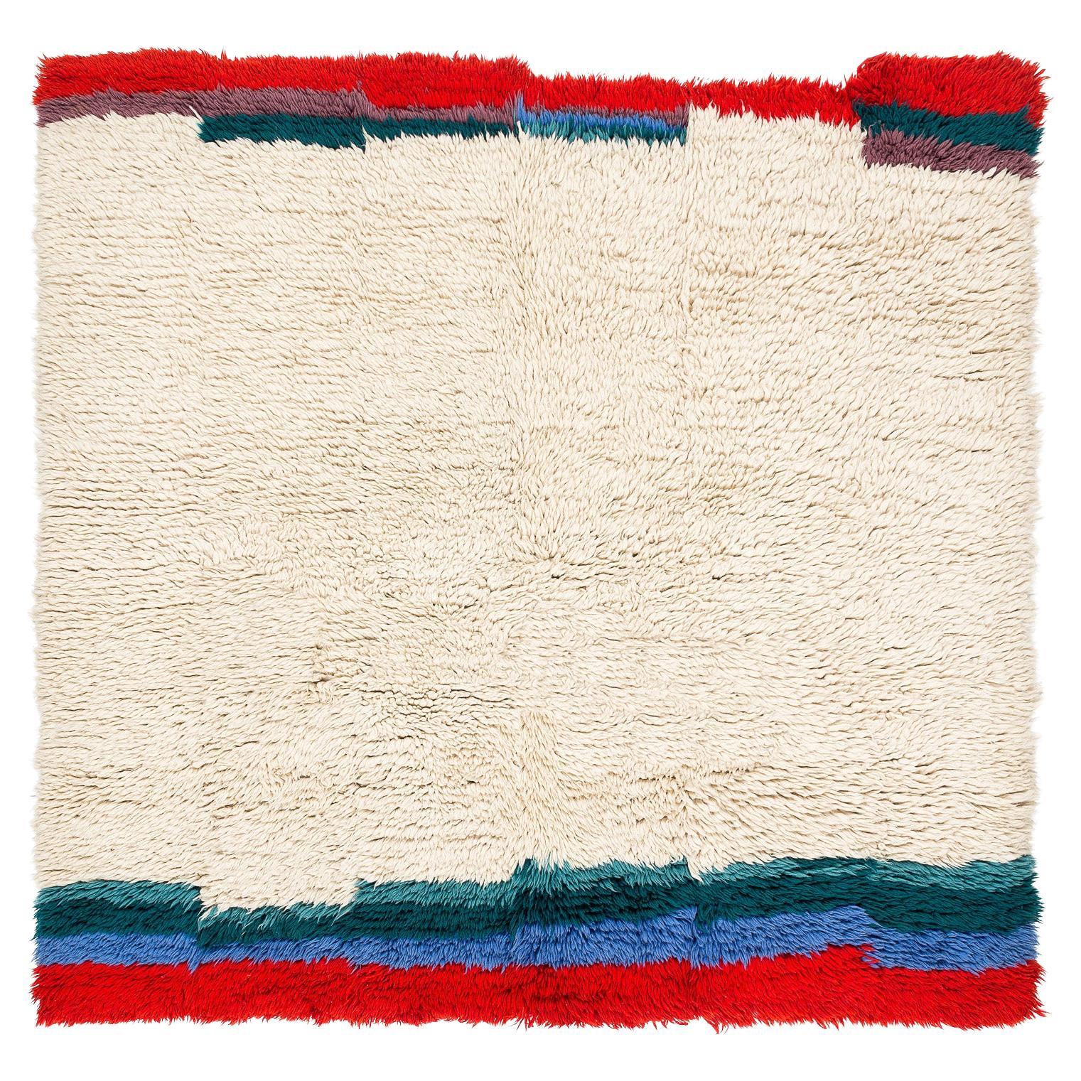 Alfombra tibetana vintage de lana blanca Panel azul y rojo 6'2" (ancho) x 6' (largo)