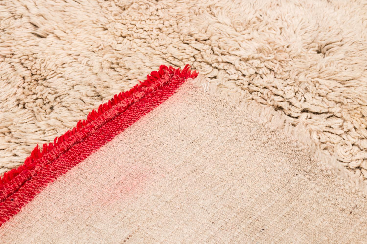 Lana Tappeto tibetano vintage in lana bianca con pannello finale rosso 5'10