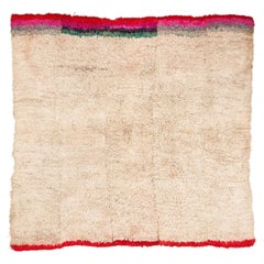 Tappeto tibetano vintage in lana bianca con pannello finale rosso 5'10" (L) x 5'4" (L)