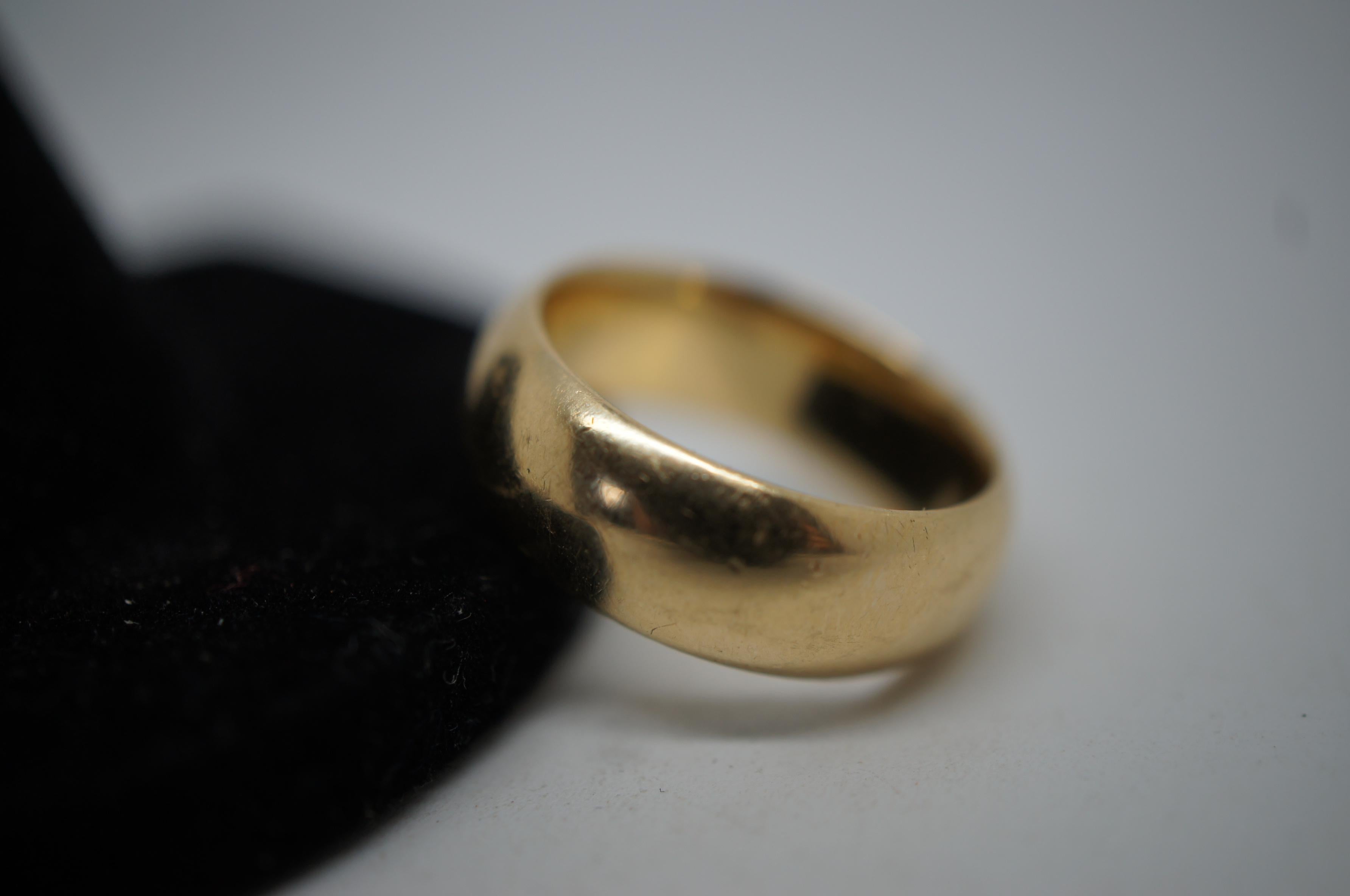 Vintage Tiffany 14K Solid Yellow Gold Ring Wedding Band 8.2g In Good Condition In Dayton, OH