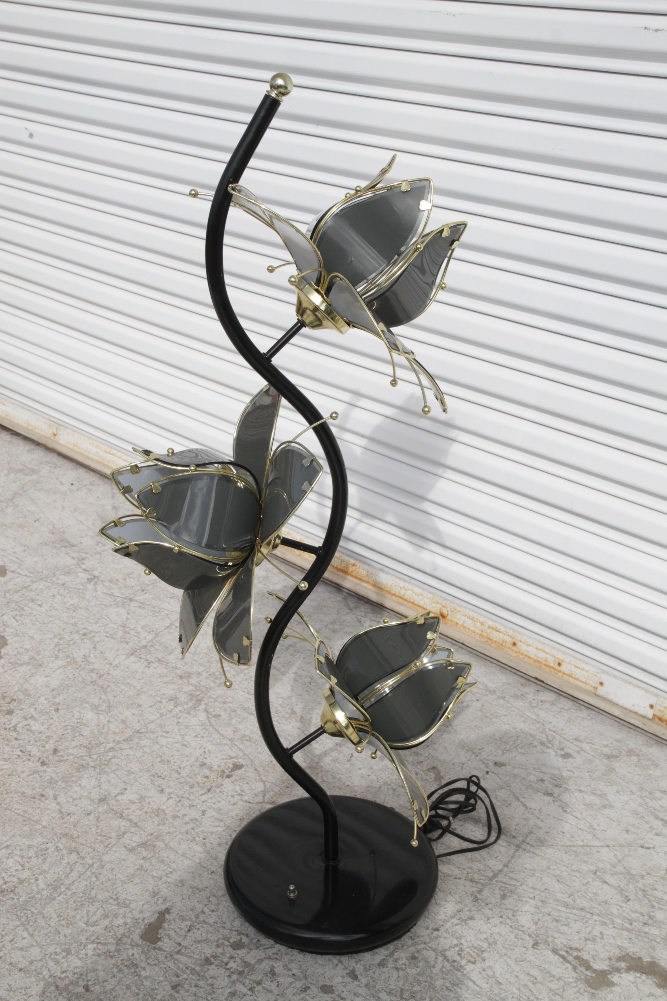 20ième siècle Tiffany lampadaire lotus vintage à 3 lumières en vente