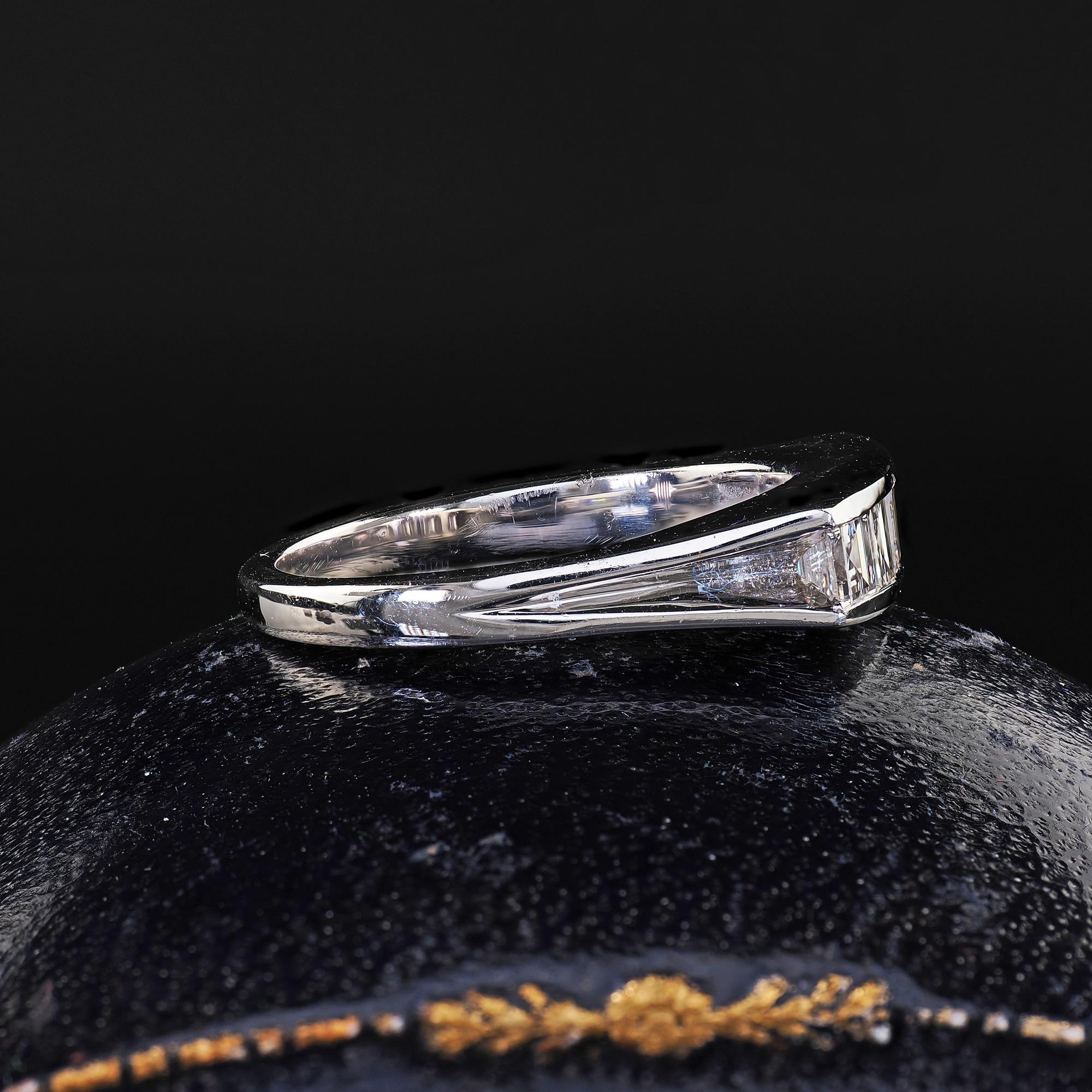 Taille carrée Vintage Tiffany & Co 14K Golding & Co Platinum Diamond Cut Band Ring en vente