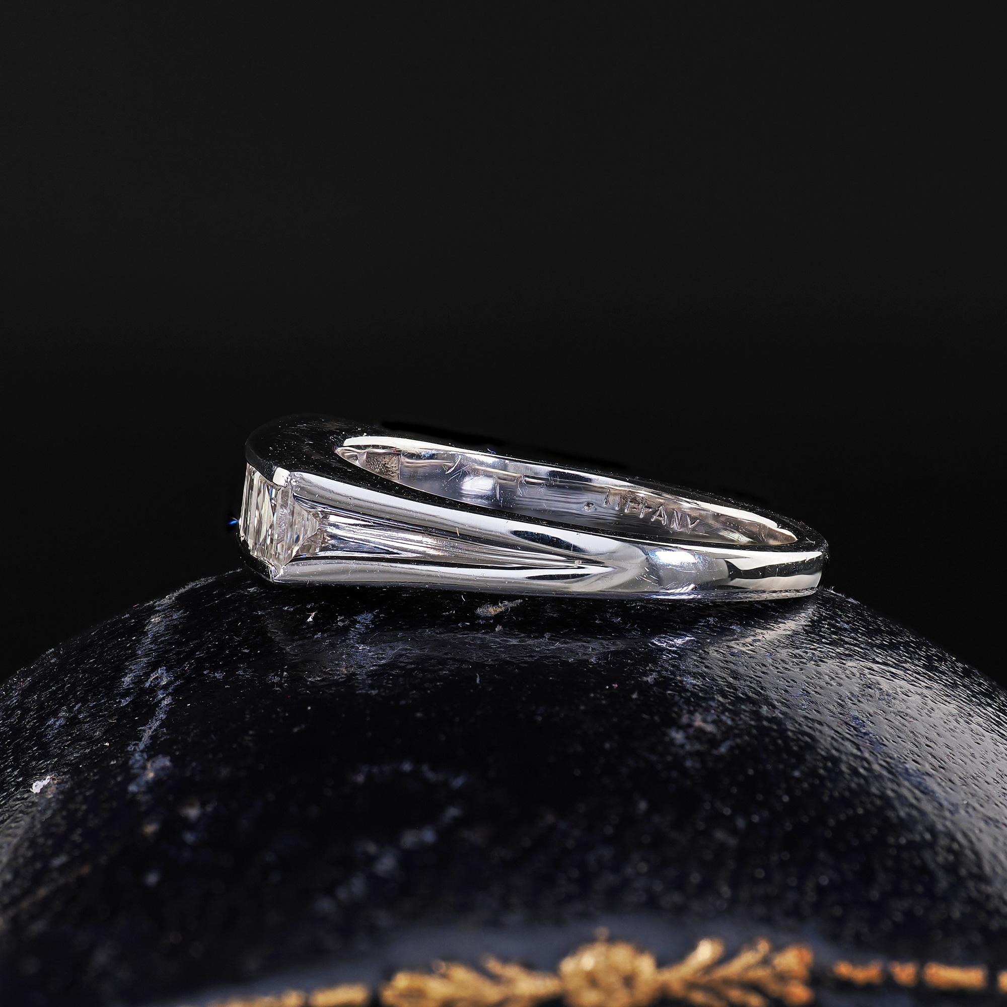 Vintage Tiffany & Co 14K Golding & Co Platinum Diamond Cut Band Ring Bon état - En vente à Great Neck, NY