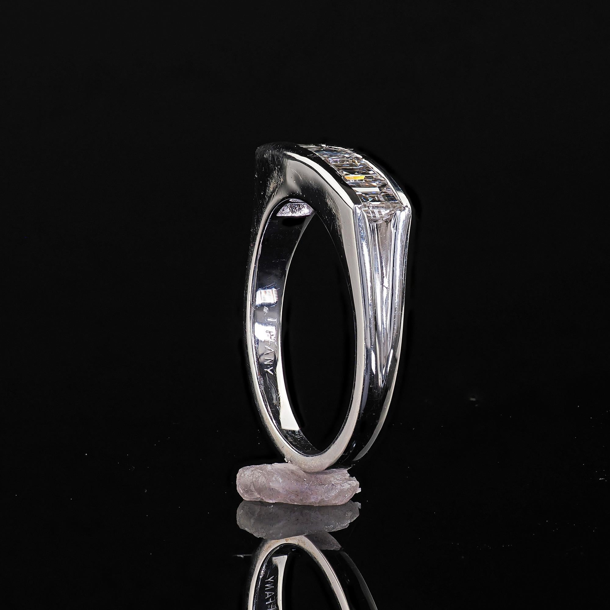 Vintage Tiffany & Co 14K Golding & Co Platinum Diamond Cut Band Ring en vente 3