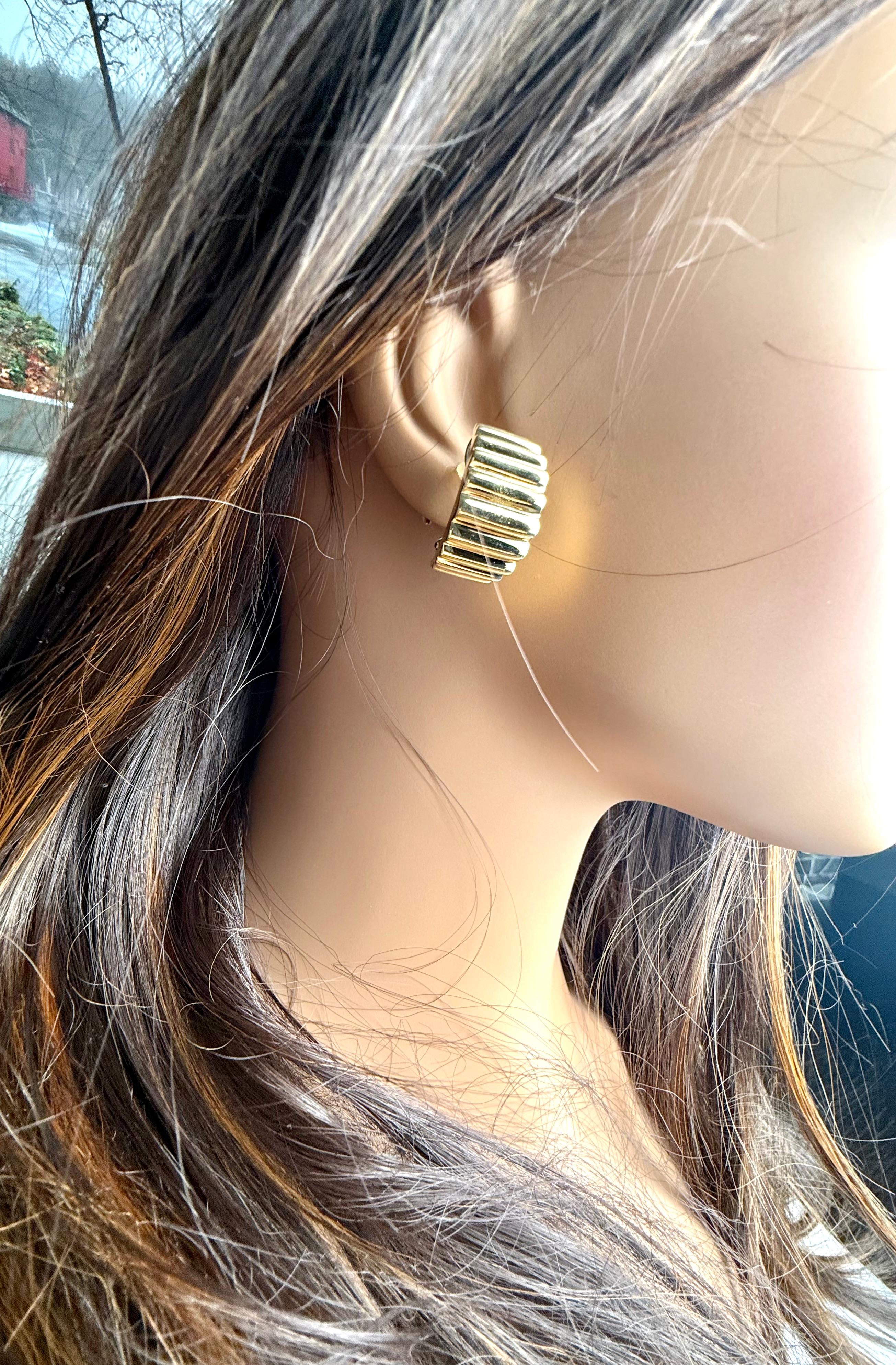 Vintage Tiffany and Co 18K Yellow Gold Hoop Earrings For Sale 7