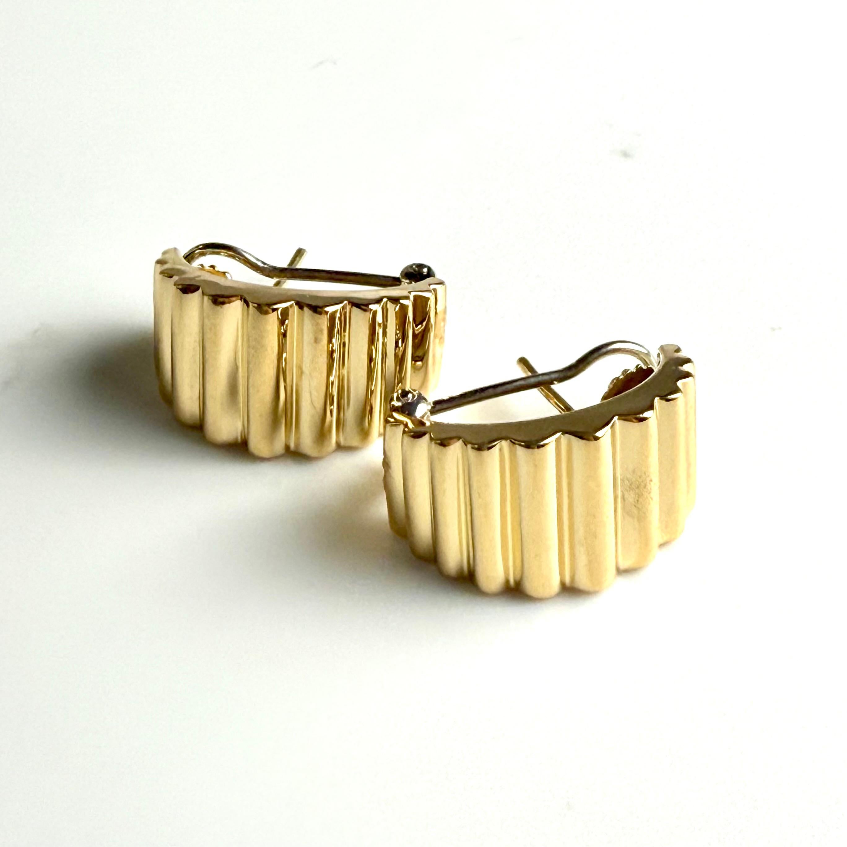 Vintage Tiffany and Co 18K Yellow Gold Hoop Earrings For Sale 8