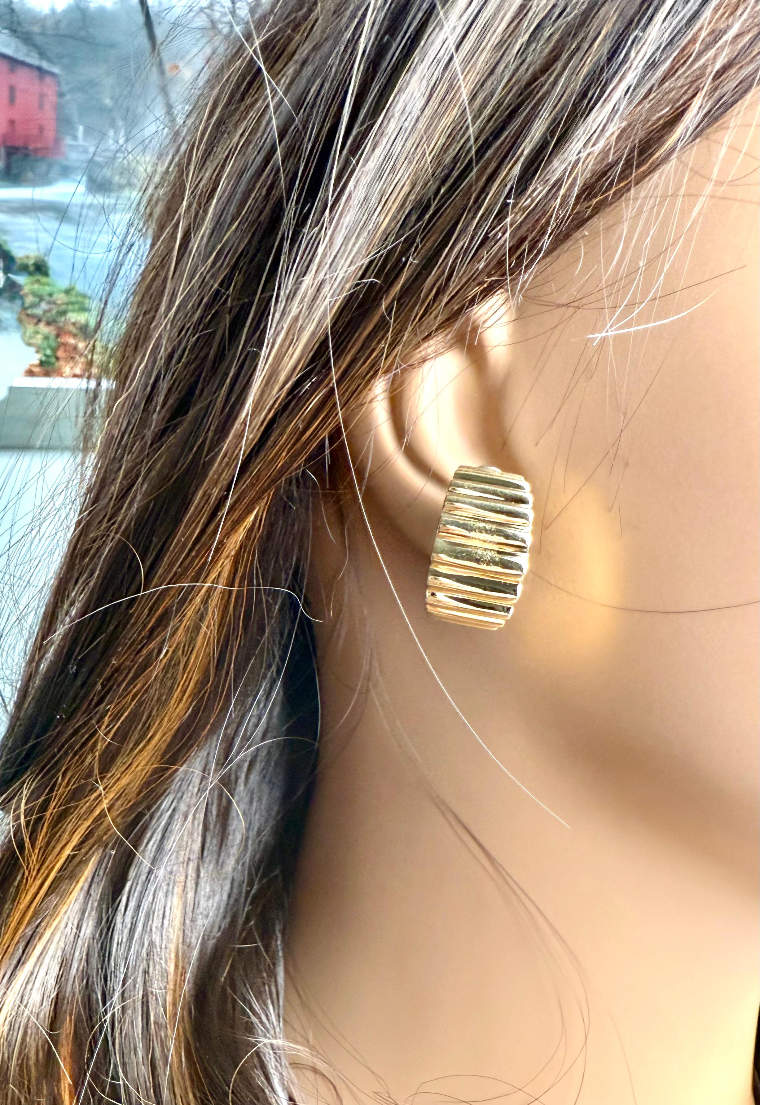 Vintage Tiffany and Co 18K Yellow Gold Hoop Earrings For Sale 2