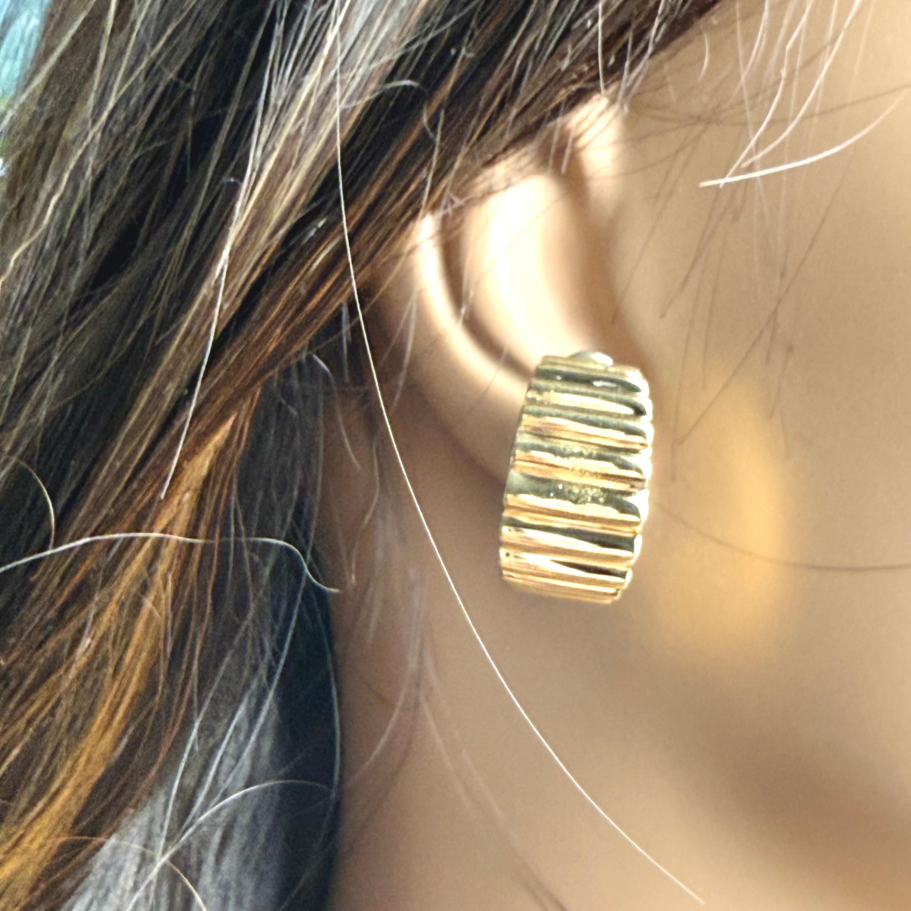 Vintage Tiffany and Co 18K Yellow Gold Hoop Earrings For Sale 4
