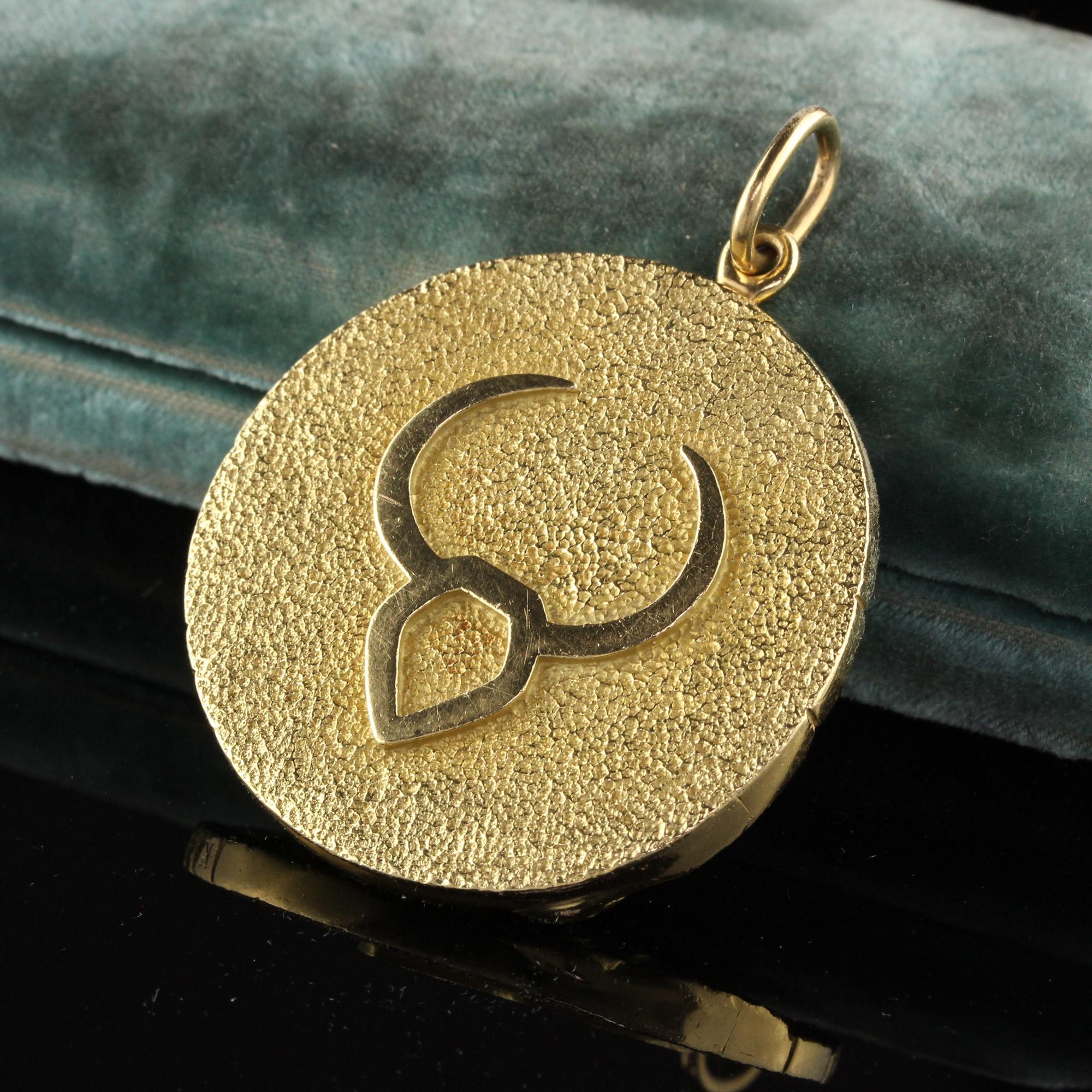 Beautiful Vintage Tiffany and Co 18K Yellow Gold Taurus Zodiac Pendant. This incredible pendant is large and very heavy! It is in excellent condition and is part of their iconic collection.

Item #N0054

Metal: 18K Yellow Gold

Weight: 52.3