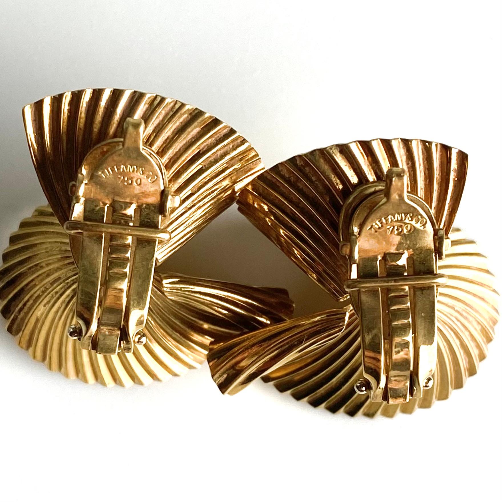 Vintage Tiffany and Co 18K Yellow Gold Textured Swirl Fan Earclips 20th Century For Sale 9