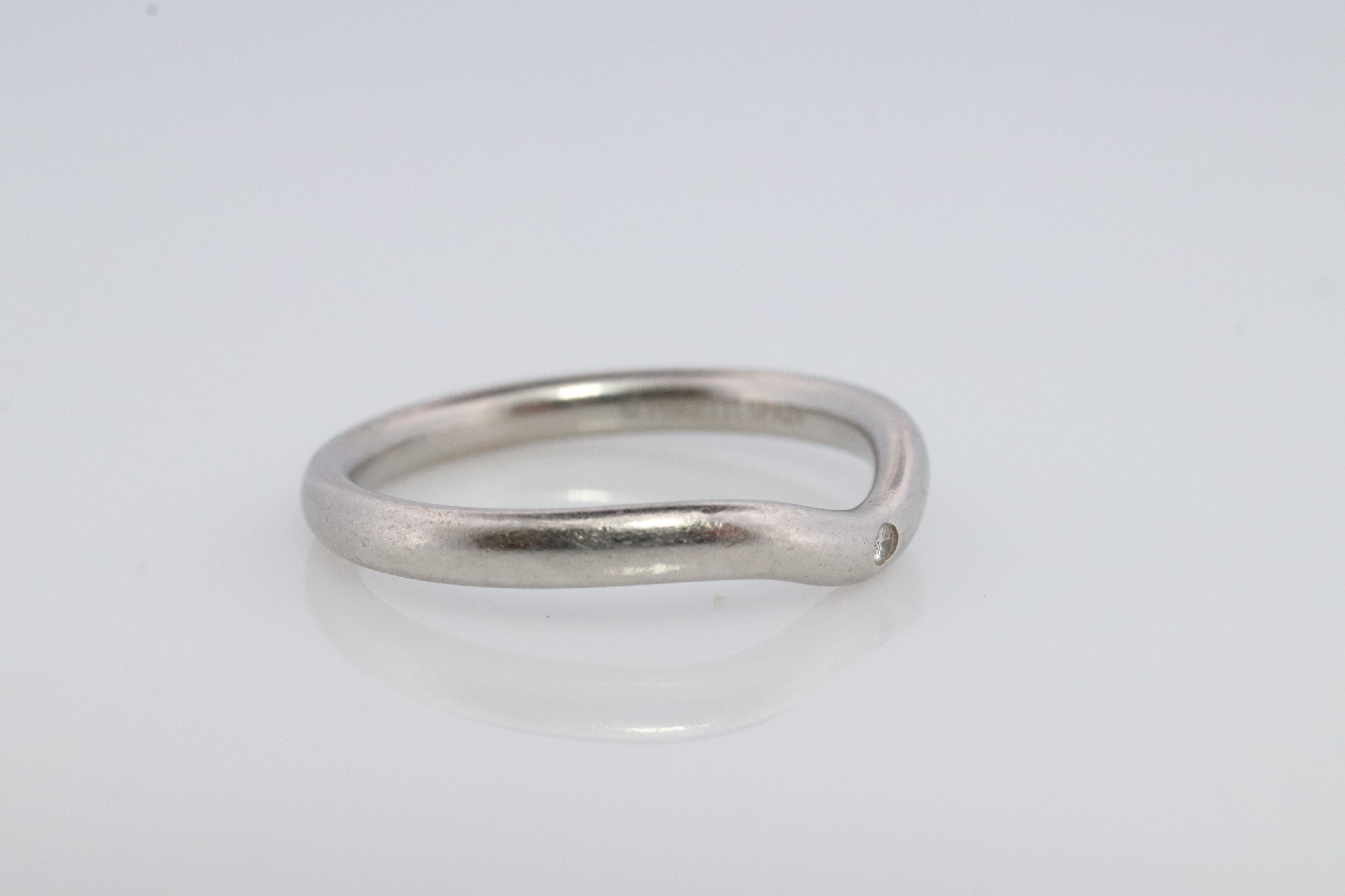 Round Cut Vintage Tiffany and Co. Diamond Platinum Ring. Tiffany Curve PT950 band. For Sale