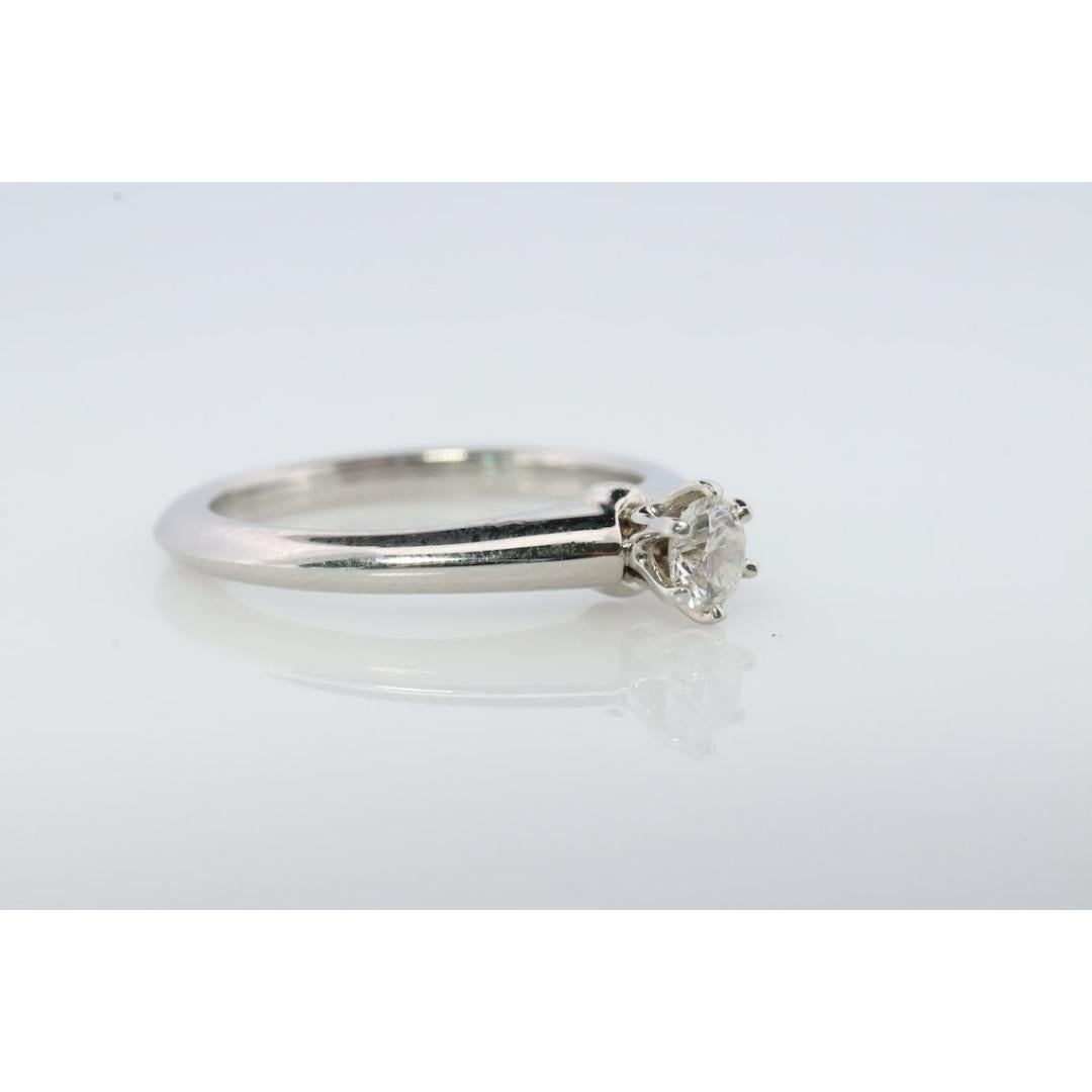 Vintage Tiffany and Co. Diamond Ring. Authentic 0.17ct Tiffany Platinum Diamond In Good Condition For Sale In Port Charlotte, FL