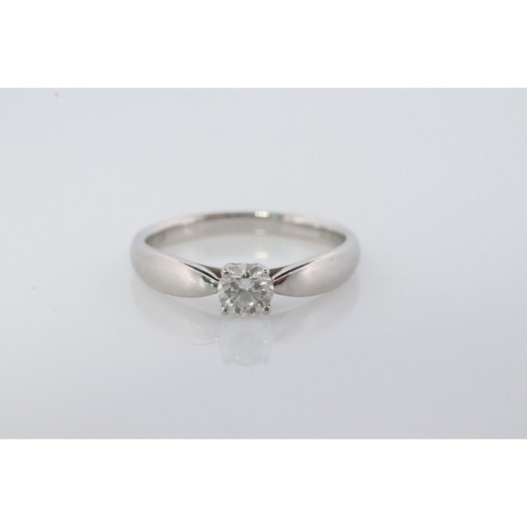 Vintage Tiffany and Co. Diamond Ring. Authentic 0.19ct Tiffany HARMONY Platinum In Good Condition For Sale In Port Charlotte, FL