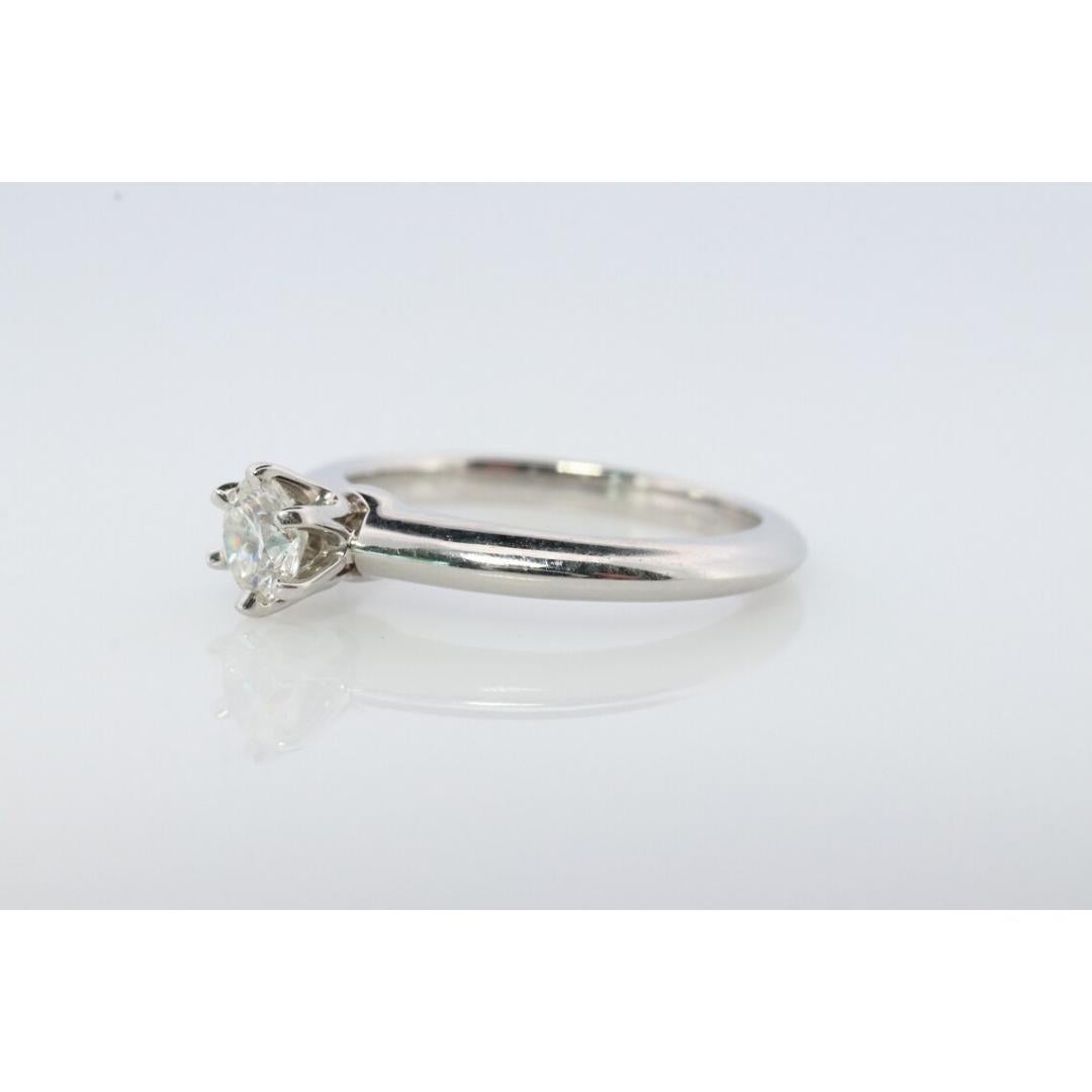 Taille ronde Vintage Tiffany and Co. Bague en diamant. Authentique diamant Tiffany platine 0,30 carat en vente