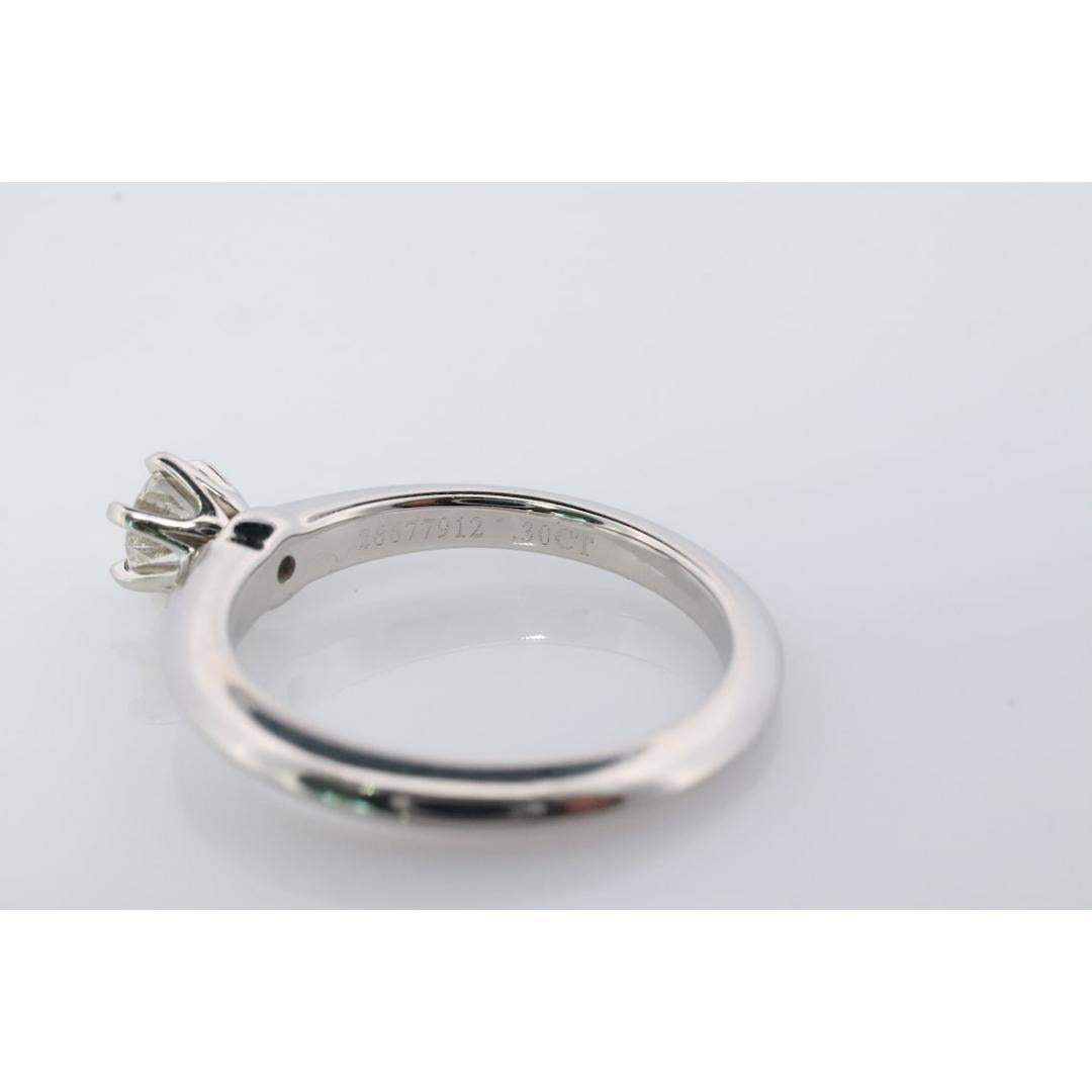 Vintage Tiffany and Co. Bague en diamant. Authentique diamant Tiffany platine 0,30 carat en vente 3