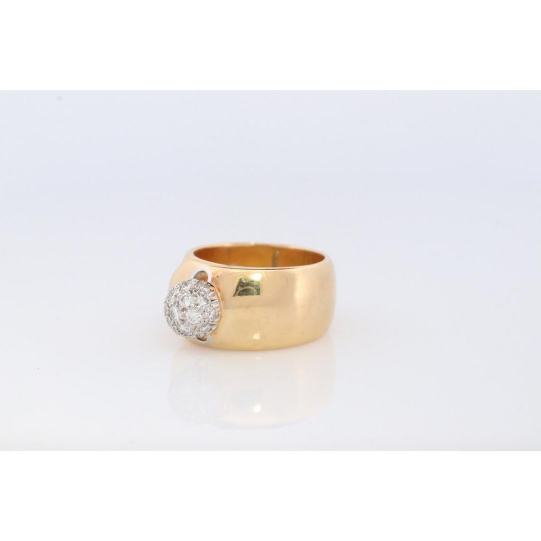 Vintage By aus den 1990er Jahren
Größe: 5 3/4 US
MATERIALIEN: Gold, Platin
Edelstein: Diamant
Edelsteinfarbe: Farblos

Bandfarbe: Gelb

Seltene Tiffany und Co. 18k Gold und Platin Diamant-Ring.
Punziert mit Tiffany & Co. 750 und PT. Die Tests sind