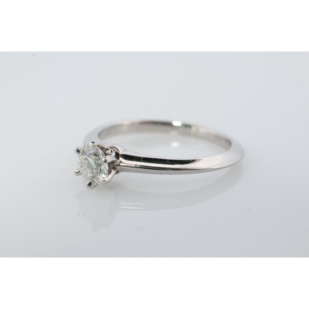 Round Cut Vintage Tiffany and Co. Diamond Ring. Authentic Tiffany Platinum Diamond For Sale