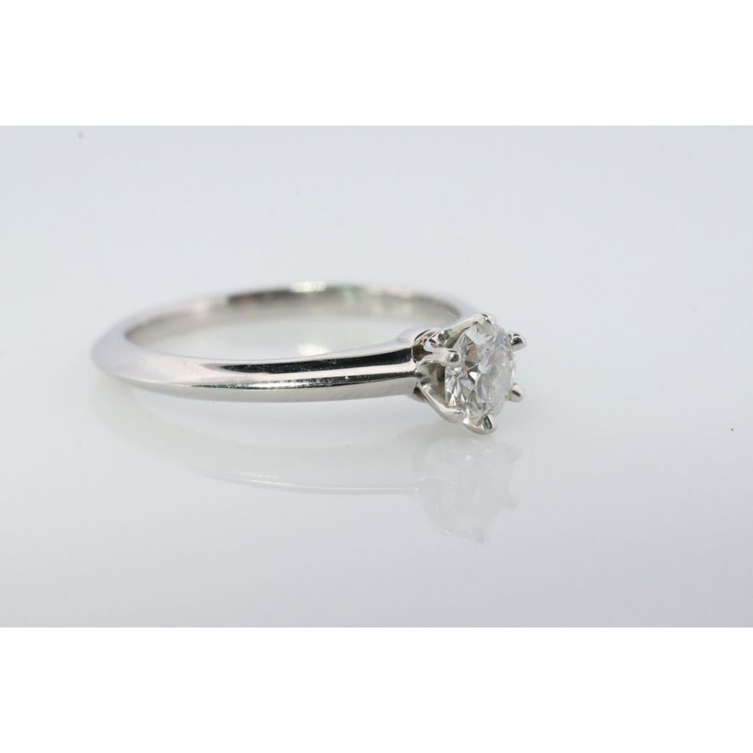 Vintage Tiffany and Co. Diamond Ring. Authentic Tiffany Platinum Diamond In Good Condition For Sale In Port Charlotte, FL