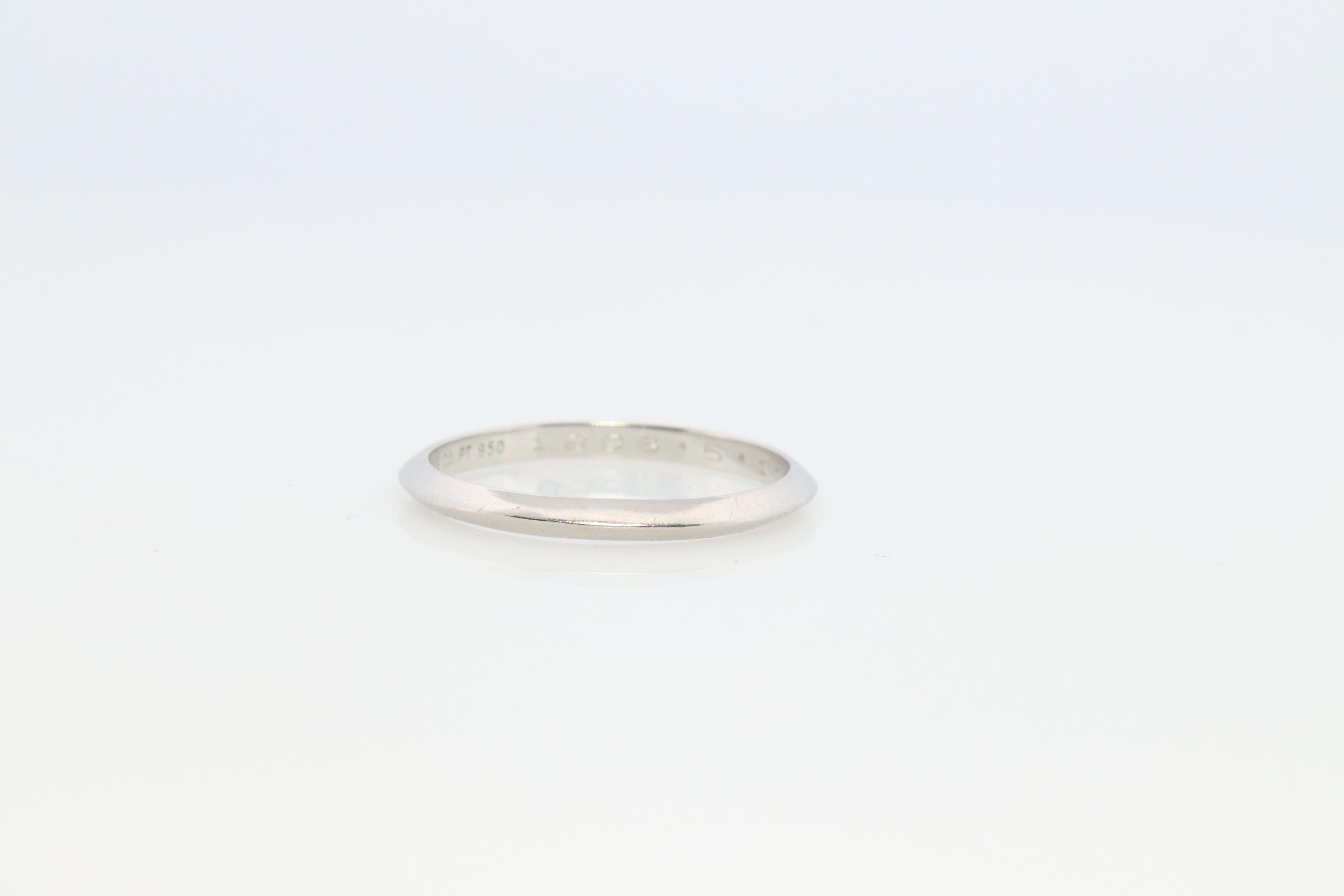 Anello con bordo a coltello di Tiffany & Co. Autentica fede nuziale in platino. T&CO in vendita 1