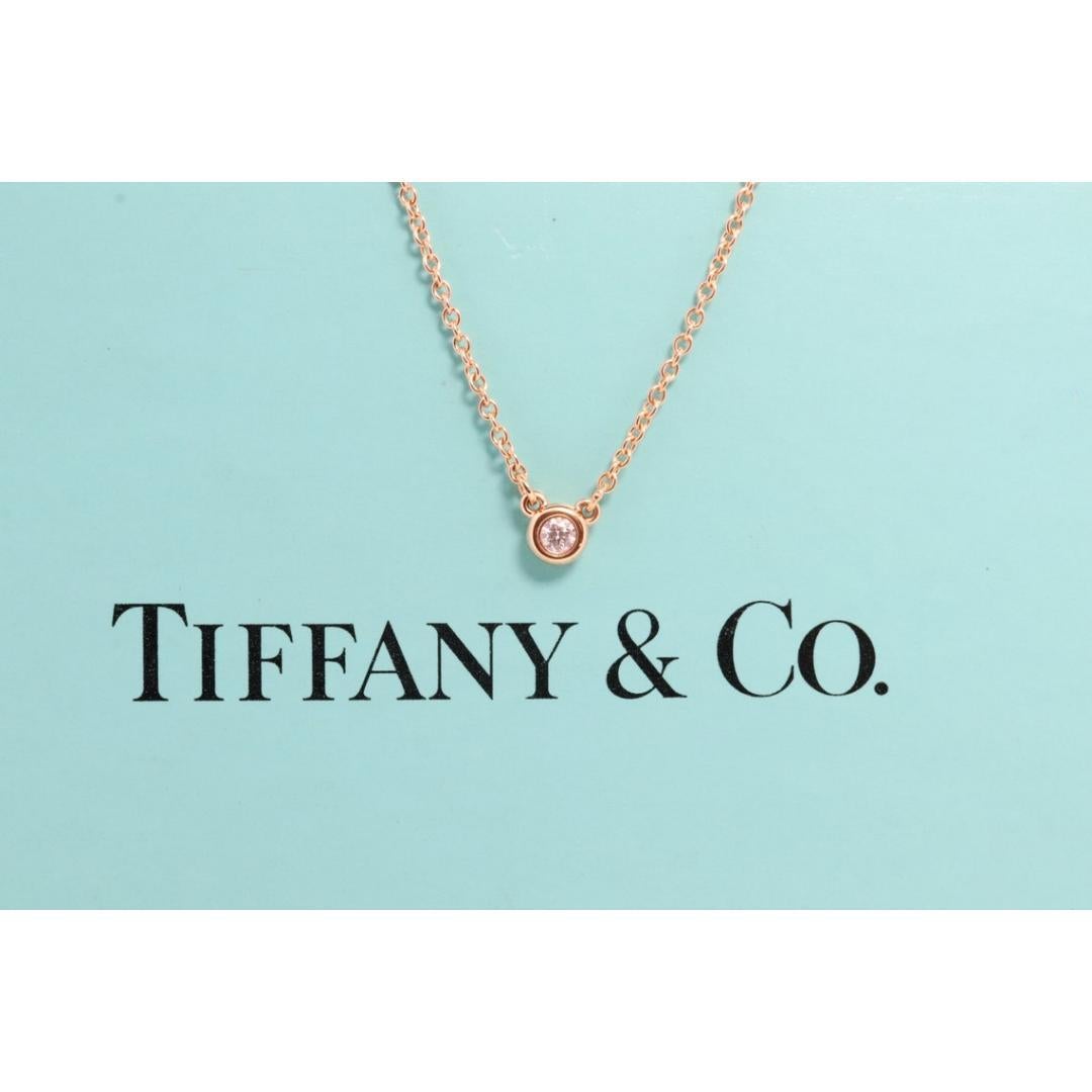 Vintage By aus den 1990er Jahren
MATERIALIEN: Gold, Roségold

Edelstein: Diamant

Tiffany und Co. 18k Rose Gold und Diamant-Halskette

Elsa Peretti Einzeldiamant 