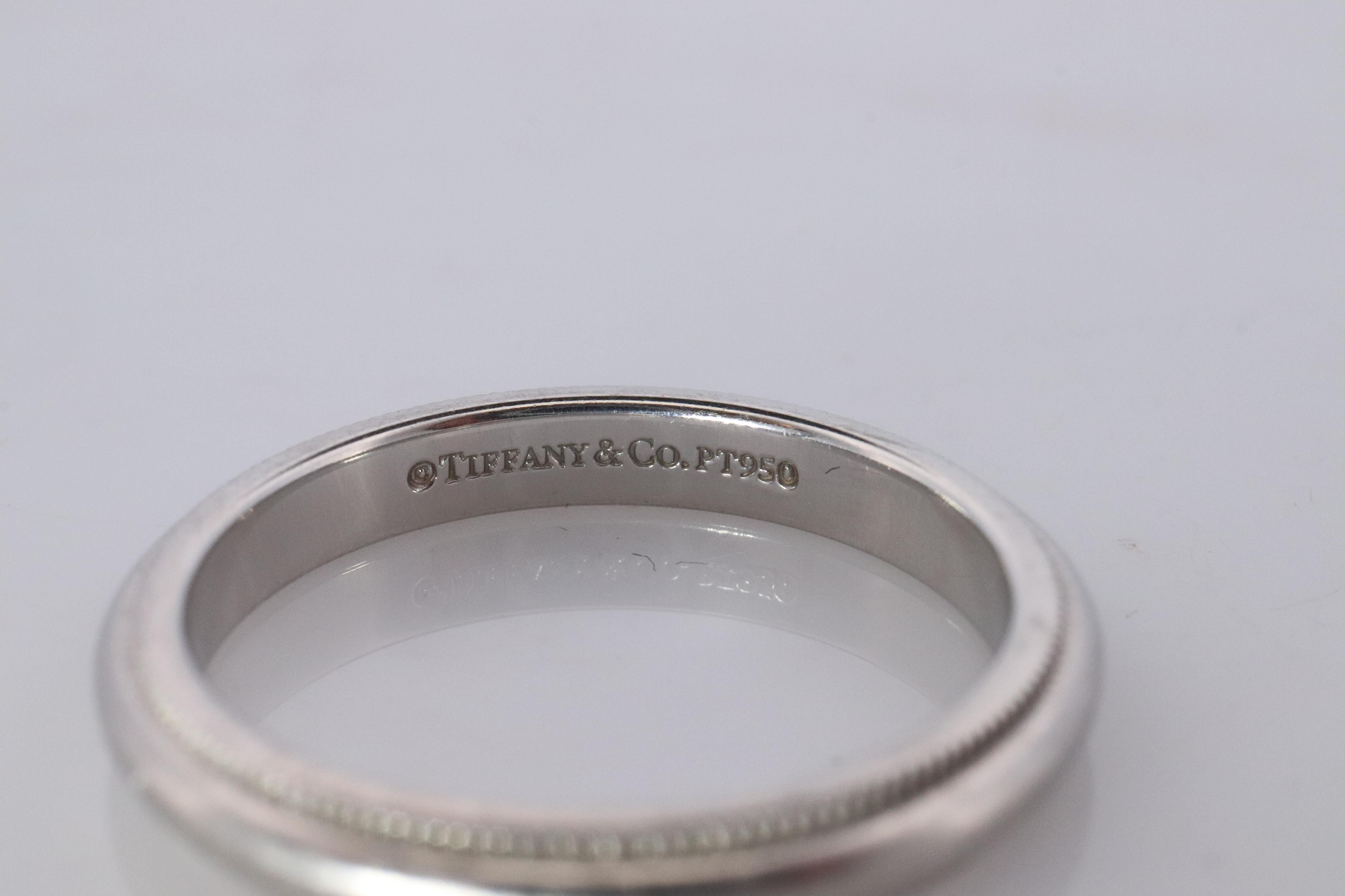 Seltene Tiffany und Co. Platin Pt950

Milgrain dünnes Design
Unisex

Zustand: Wurde nicht poliert.
Einzelheiten:

Größe 6.75
3 mm breit
5,7 Gramm insgesamt.