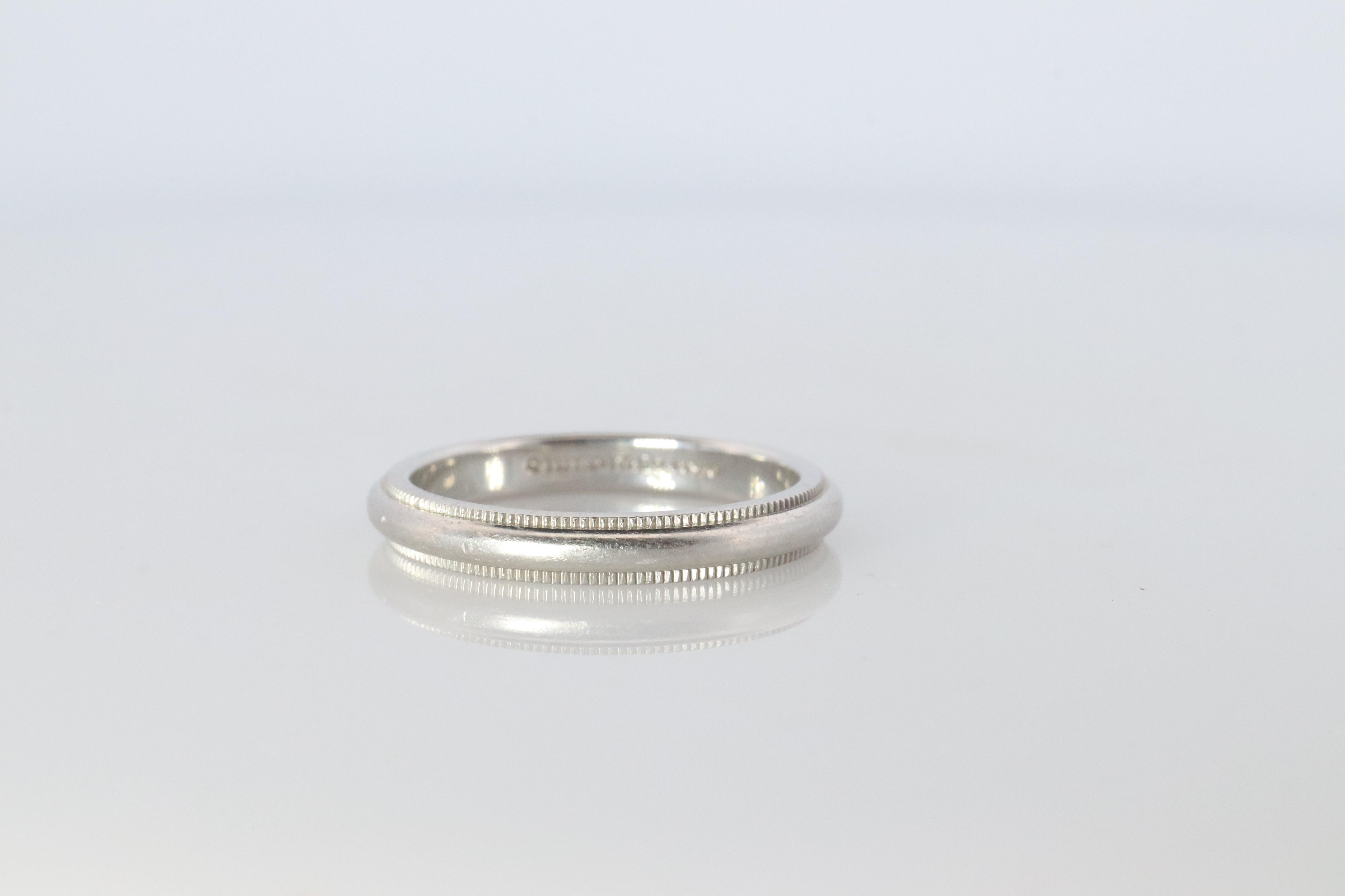 Alter Tiffany & Co. Ring. Echtes Platinband. T&CO Maserung 3mm im Zustand „Gut“ im Angebot in Port Charlotte, FL
