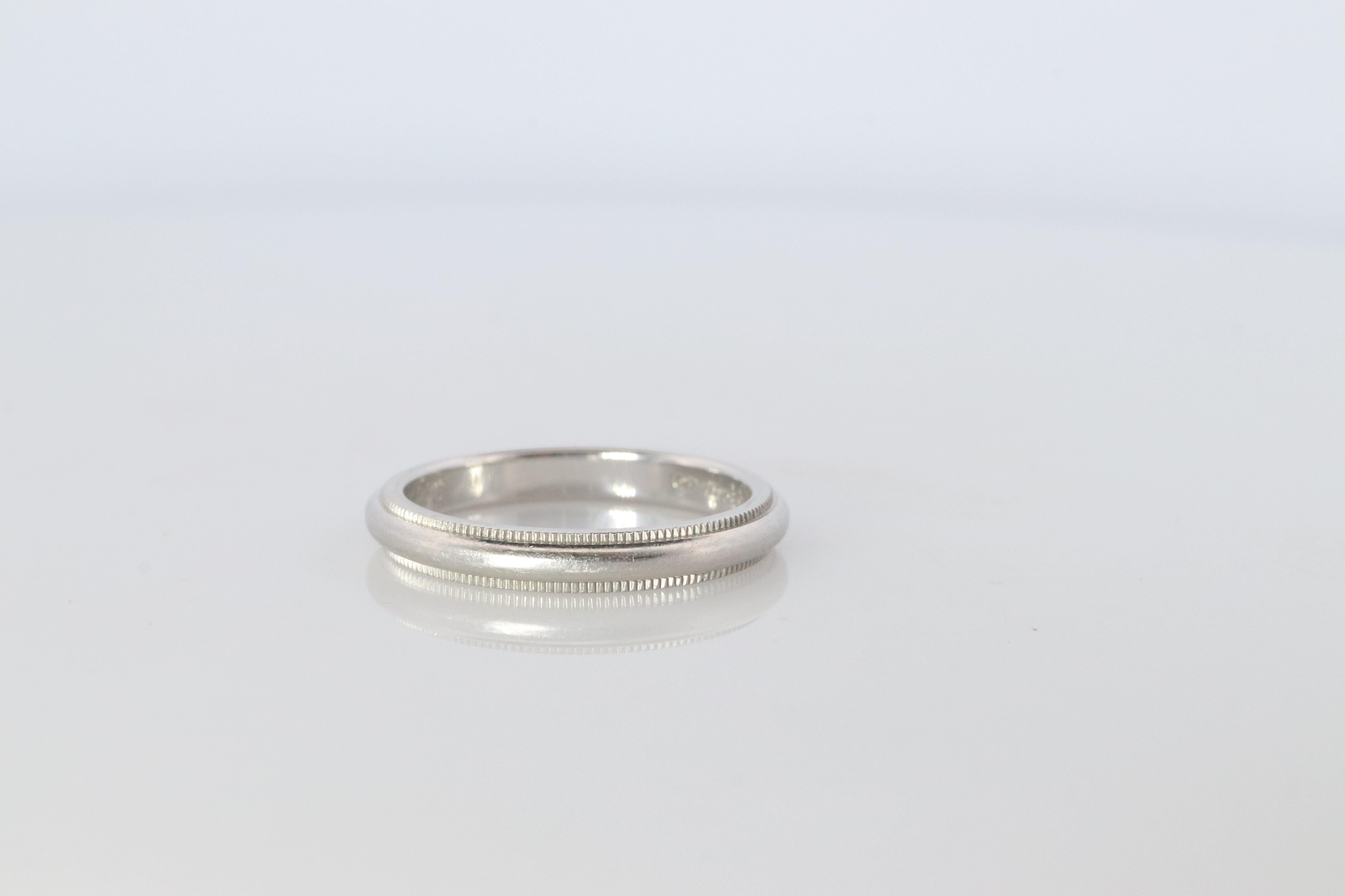 Alter Tiffany & Co. Ring. Echtes Platinband. T&CO Maserung 3mm im Angebot 1