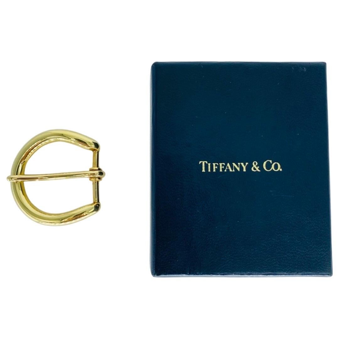 Vintage Tiffany & Co Rounded Belt Buckle 14k Gold.  Unique and discontinued belt buckle make in 14k solid gold heavy weighting 21g
The belt buckle has a rounded finish to it and is extremely luxurious. Super shiny gold buckle made by world famous