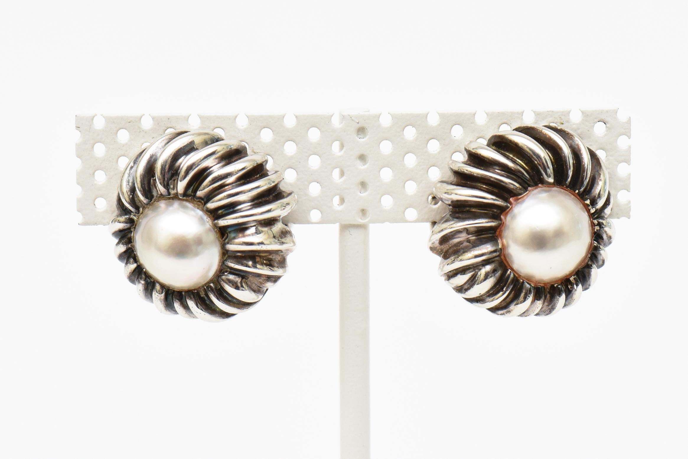 Vintage Tiffany und Co. Ohrringe aus Sterlingsilber und Mabe-Perlen mit Hebelverschluss (Moderne) im Angebot