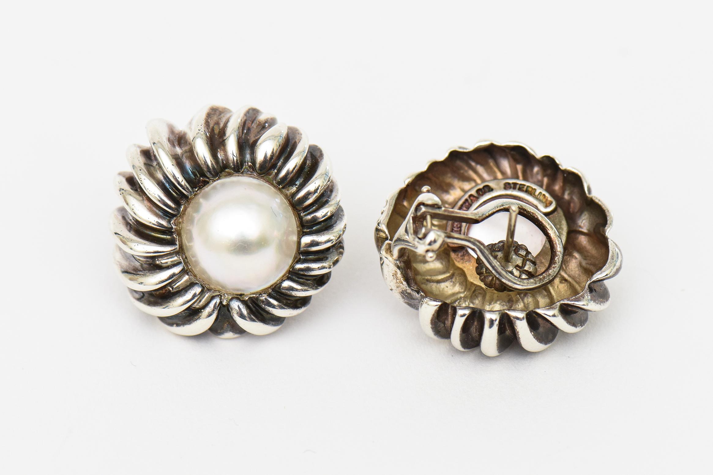 Vintage Tiffany und Co. Ohrringe aus Sterlingsilber und Mabe-Perlen mit Hebelverschluss (Rundschliff) im Angebot