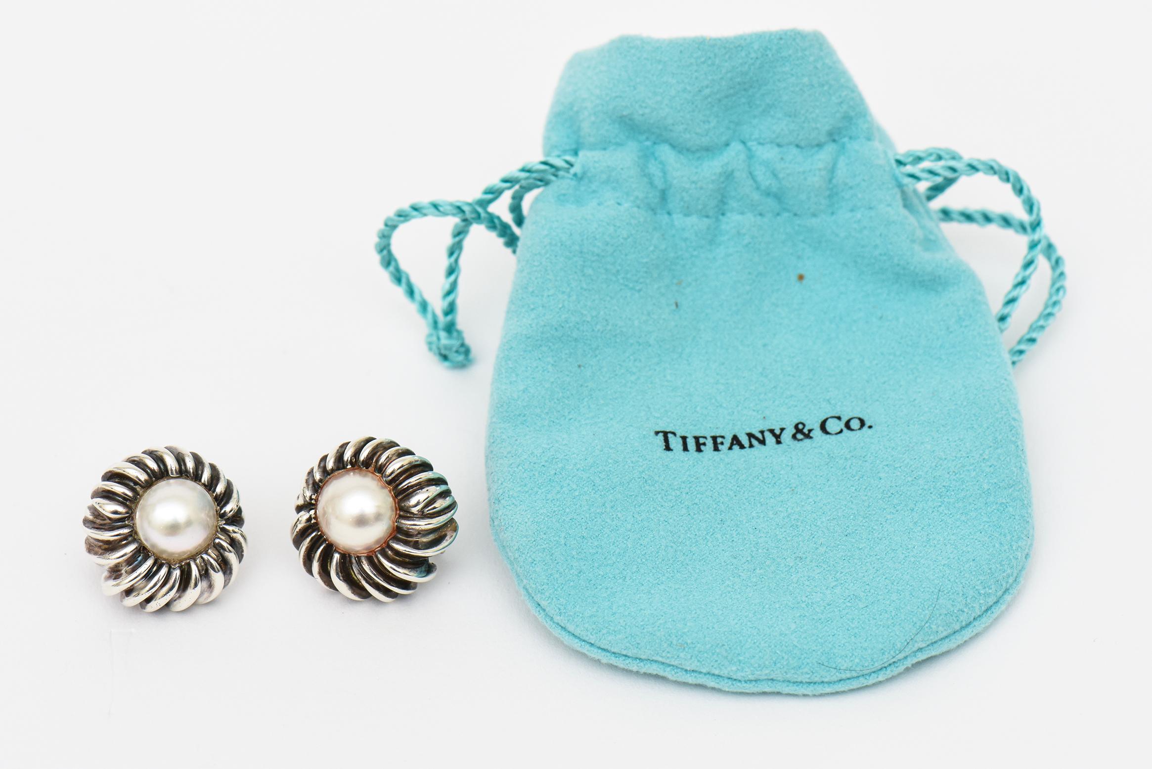Vintage Tiffany and Co. Sterling Silver and Mabe Pearl Lever Back Earrings In Good Condition For Sale In North Miami, FL