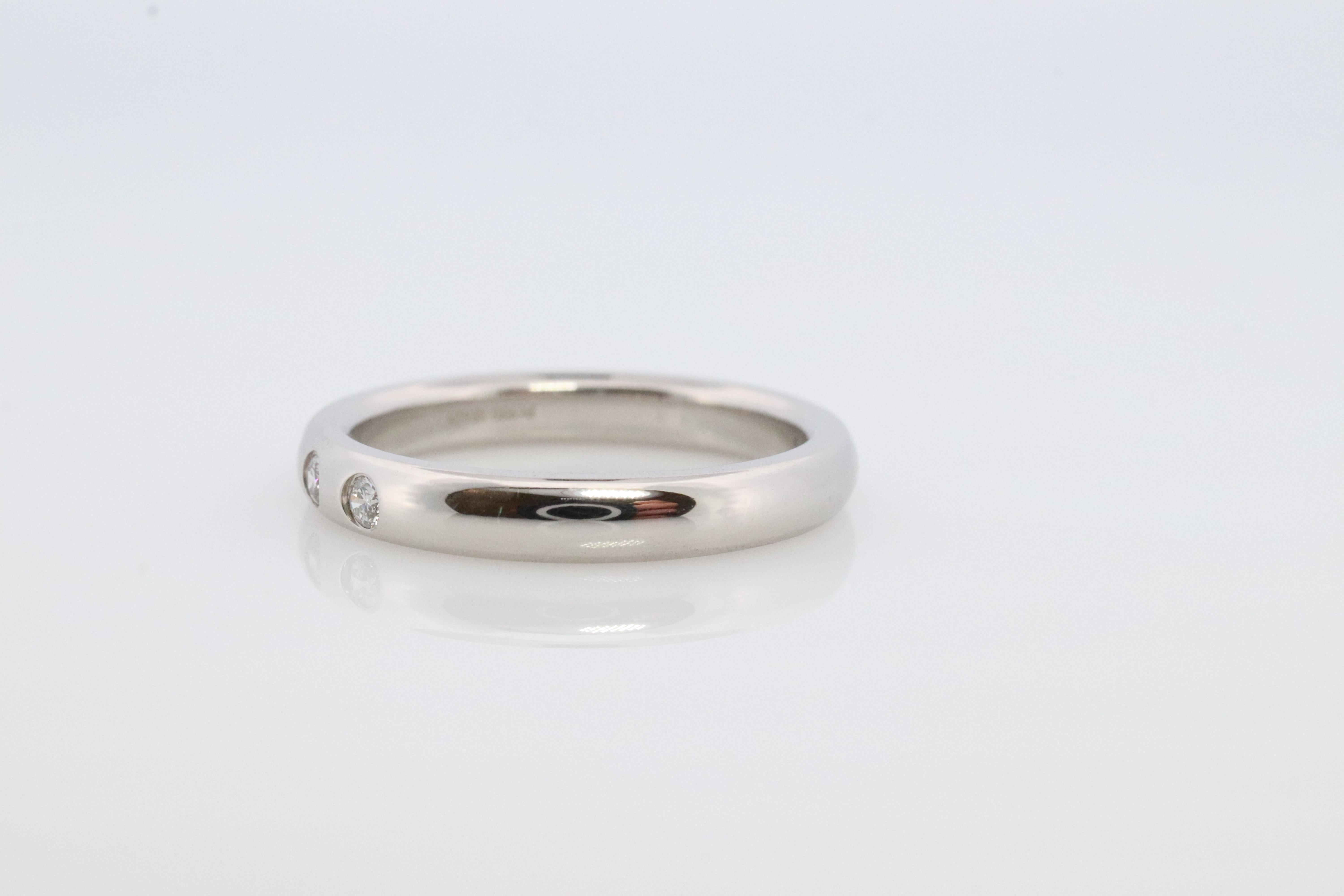Vintage Tiffany und Co. Eternity Platinring mit drei Diamanten. Tiffany PT950 Band (Rundschliff)