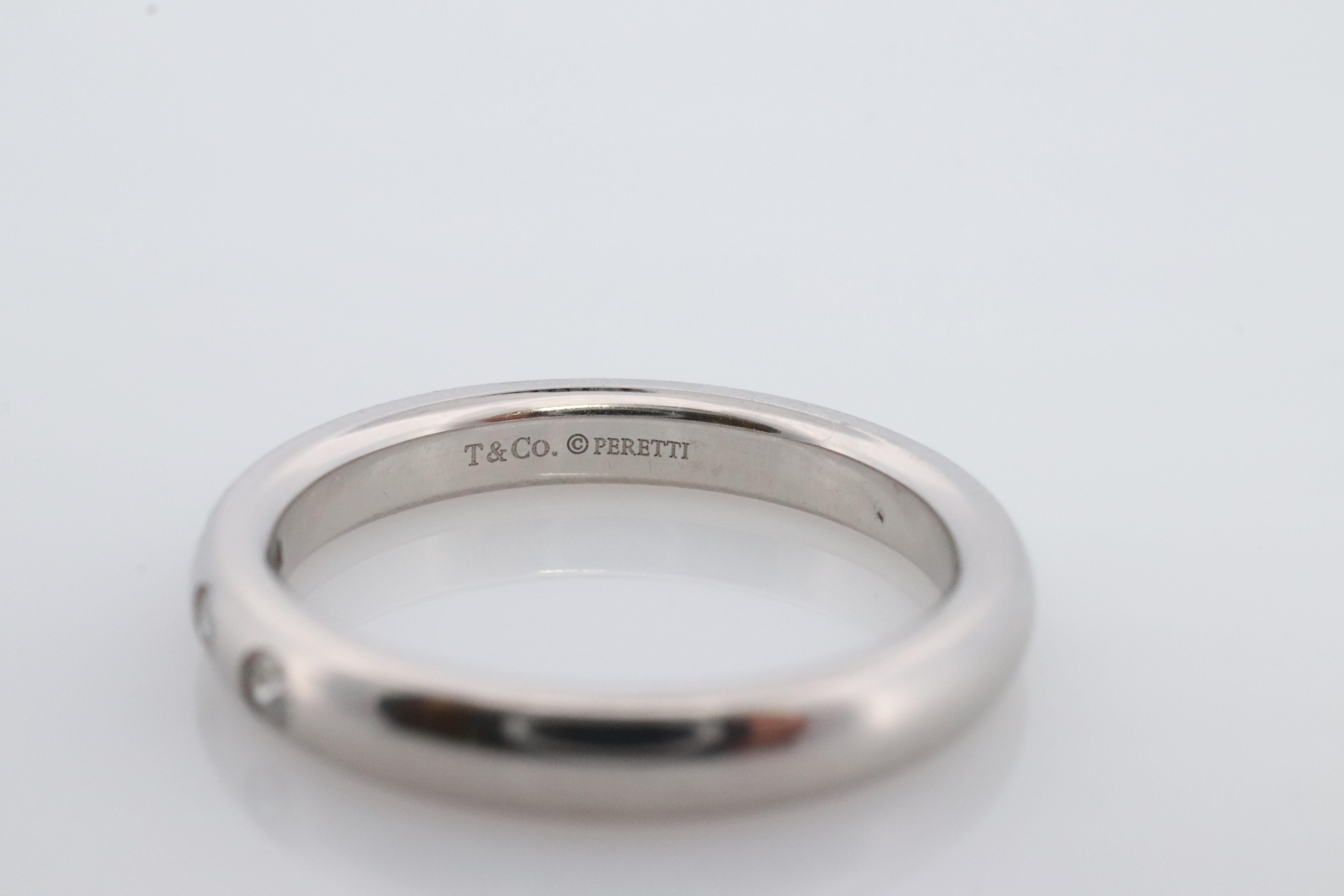Vintage Tiffany und Co. Eternity Platinring mit drei Diamanten. Tiffany PT950 Band 1