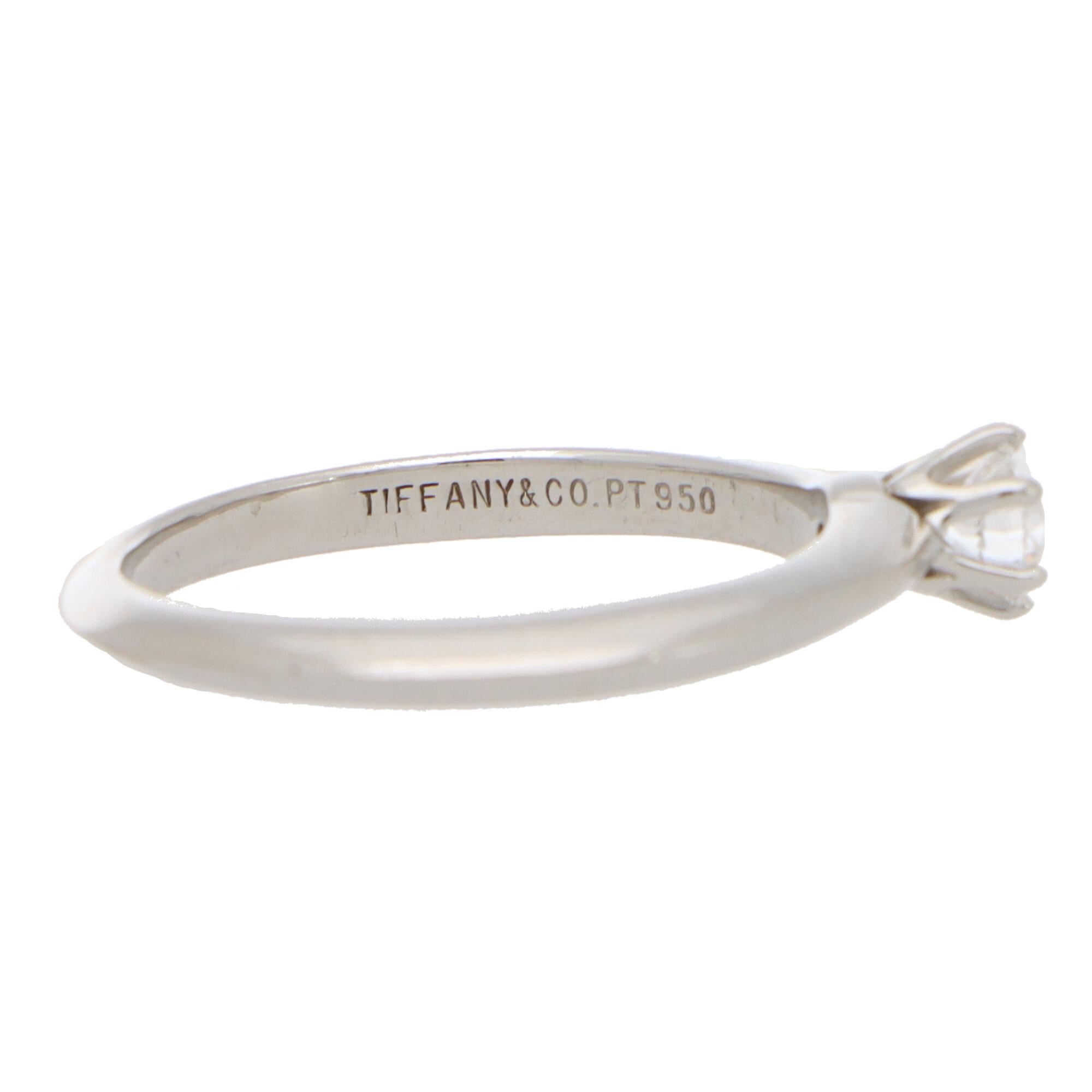 Taille ronde Vintage Tiffany & Co. 0.20ct Round Brilliant Cut Diamond Ring in Platinum en vente