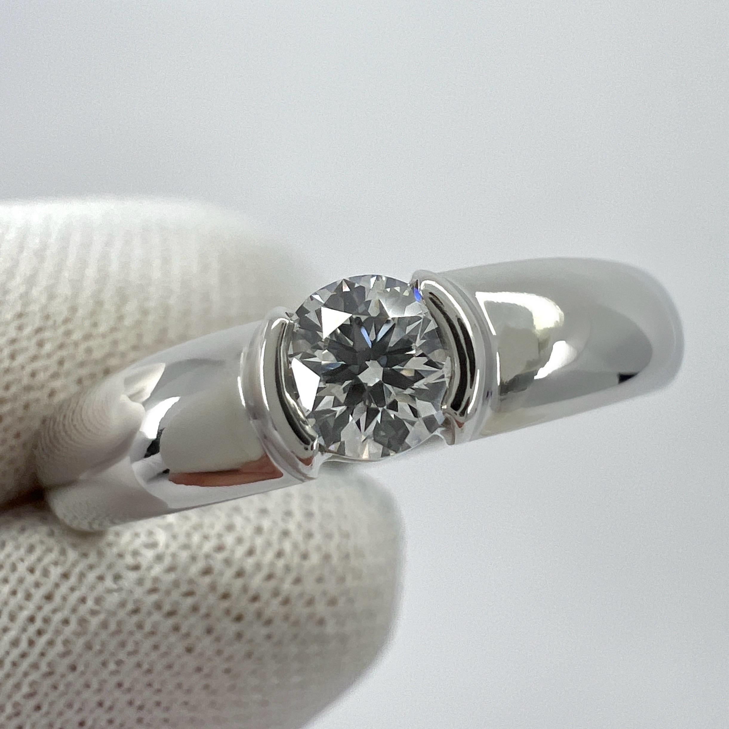 Taglio rotondo Anello solitario in platino Tiffany & Co. 0,24 carati taglio rotondo con diamante 950 in vendita