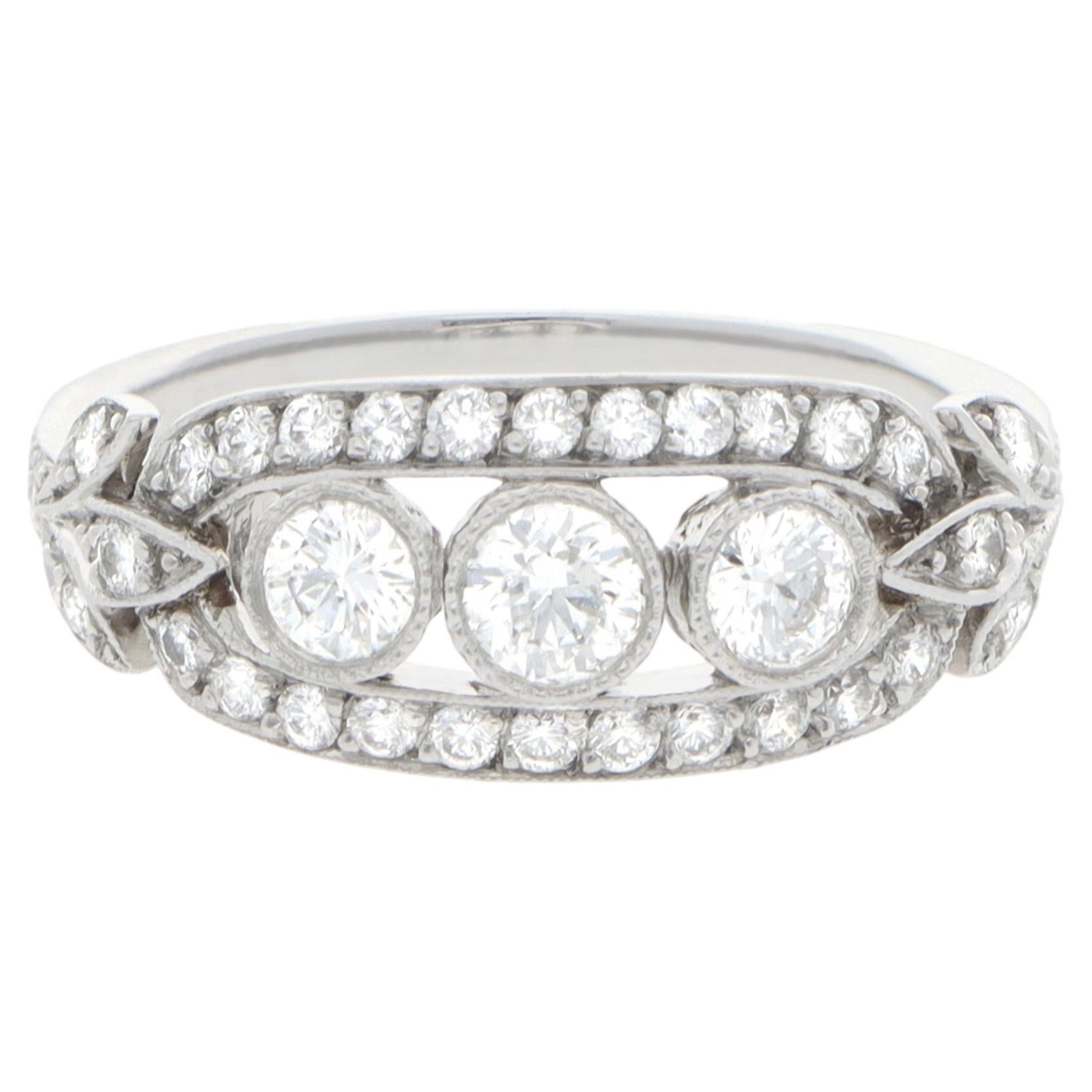Vintage-Ring von Tiffany & Co. mit einem 0,76-Karat-Diamanten in Blumenform aus Platin
