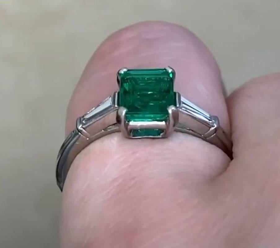 Vintage Tiffany & Co. 0.80ct Colombian Emerald Engagement Ring, Platinum In Excellent Condition For Sale In New York, NY