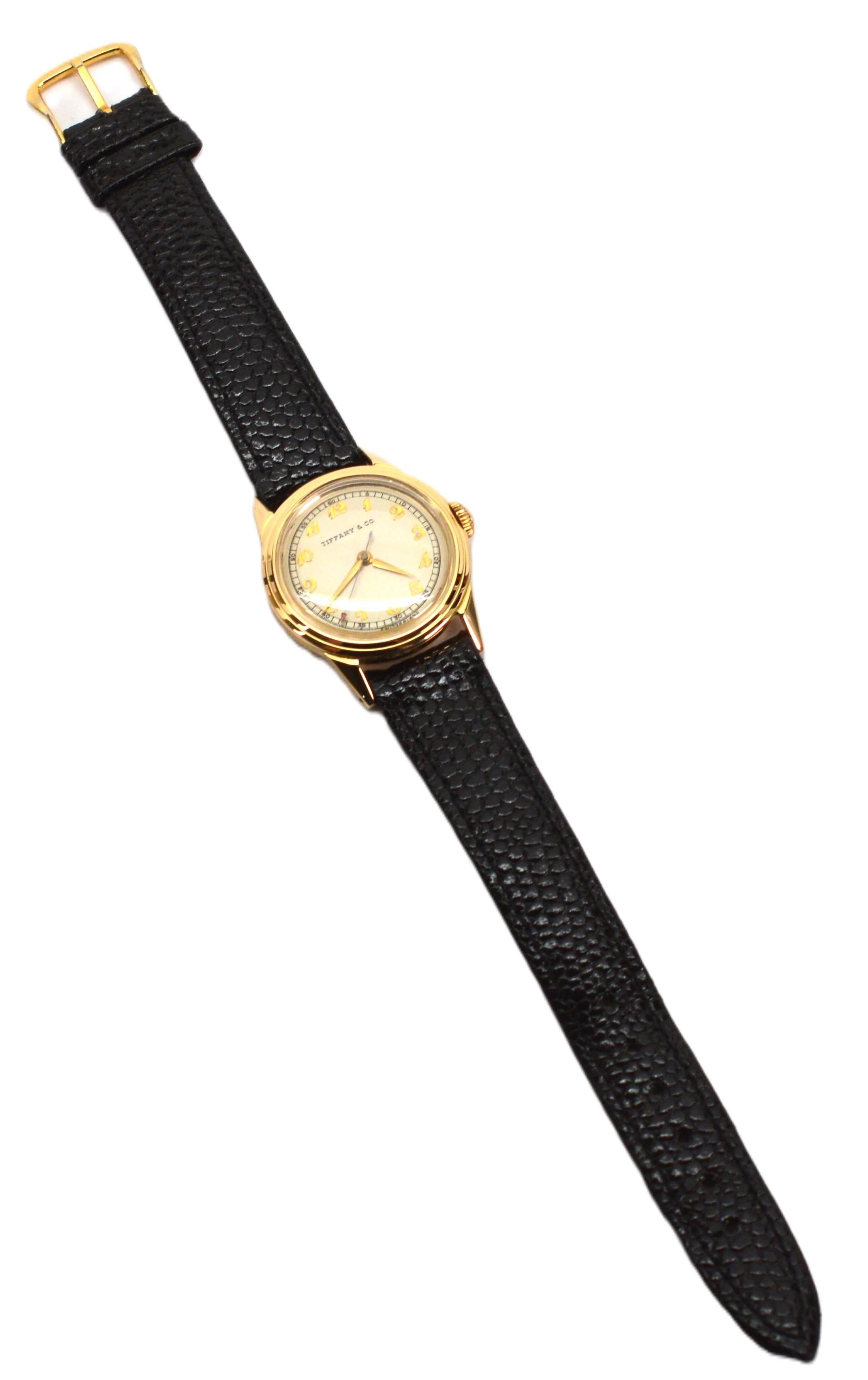 Vintage Tiffany & Co. 14 Karat Gold Armbanduhr mit Schachtel, Vintage für Damen oder Herren im Angebot