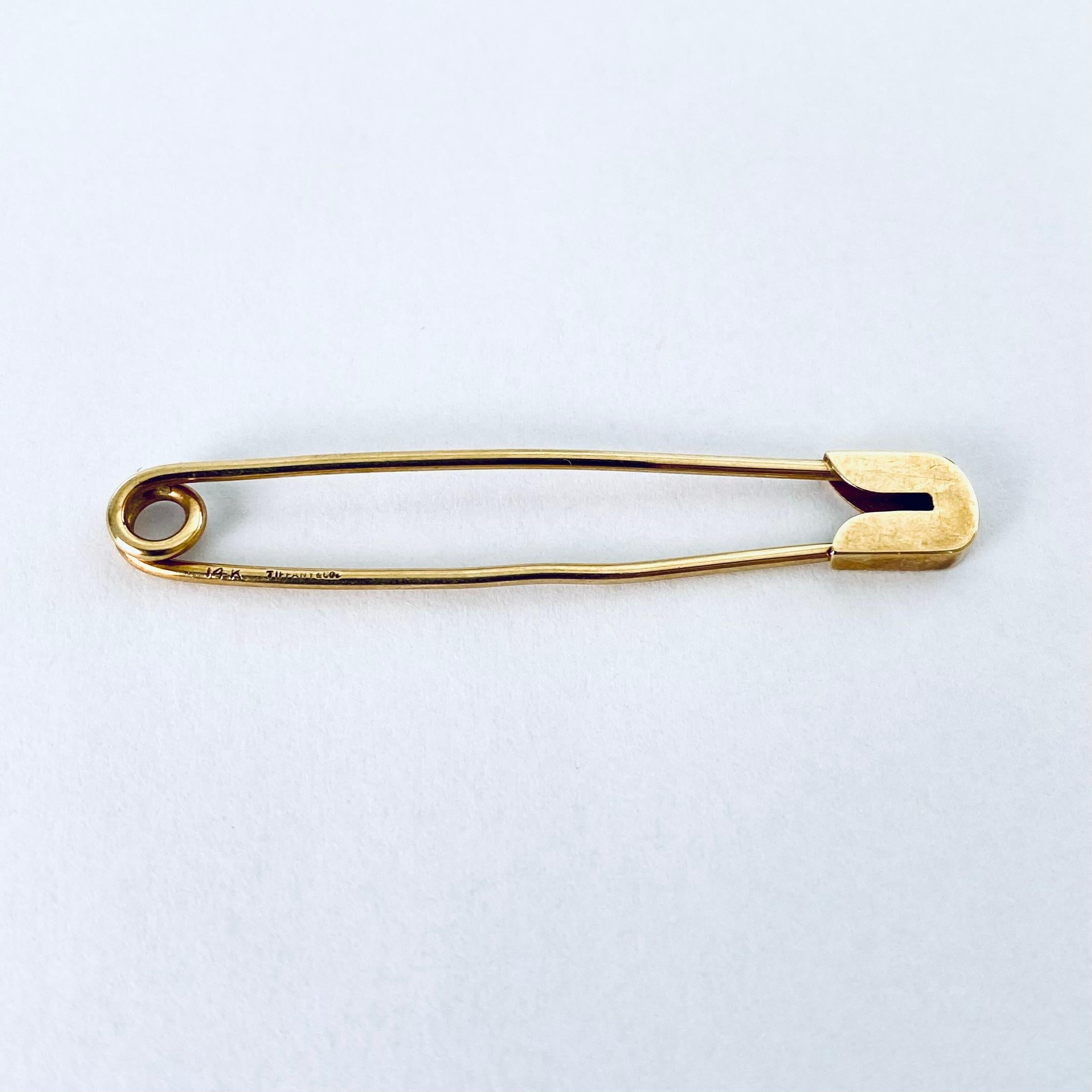 Women's or Men's Vintage Tiffany Co. 14 Karat Yellow Gold 2.12 Inch Long Safety Pin For Sale