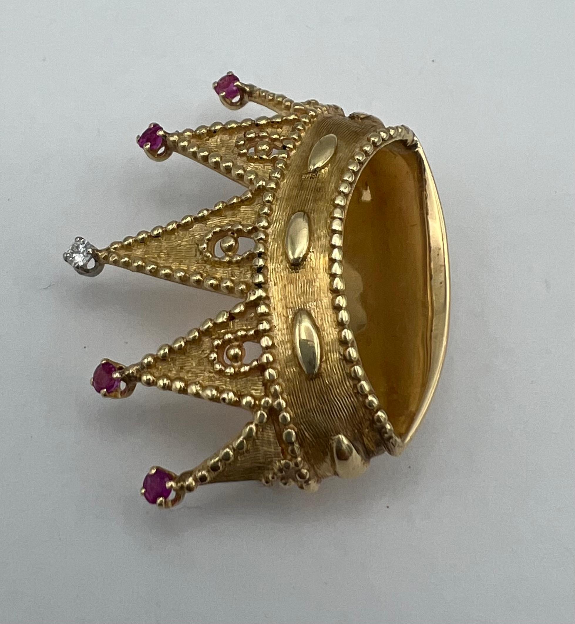 Kronenbrosche von Tiffany & Co. aus 14 Karat Gold, Diamanten und Rubin, Vintage (Rundschliff) im Angebot