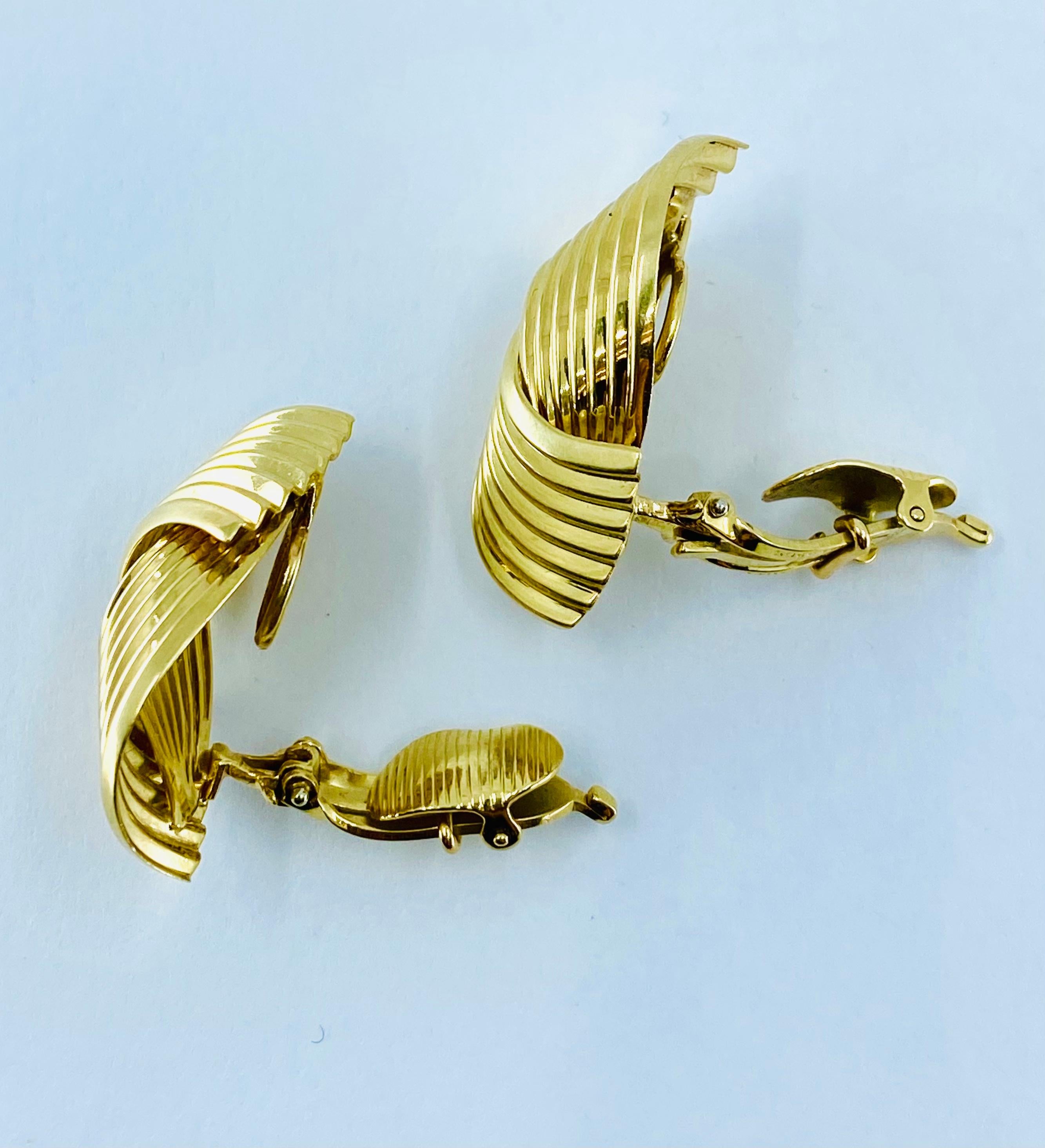 Vintage Tiffany & Co. 14k Gold Earrings In Excellent Condition For Sale In Beverly Hills, CA