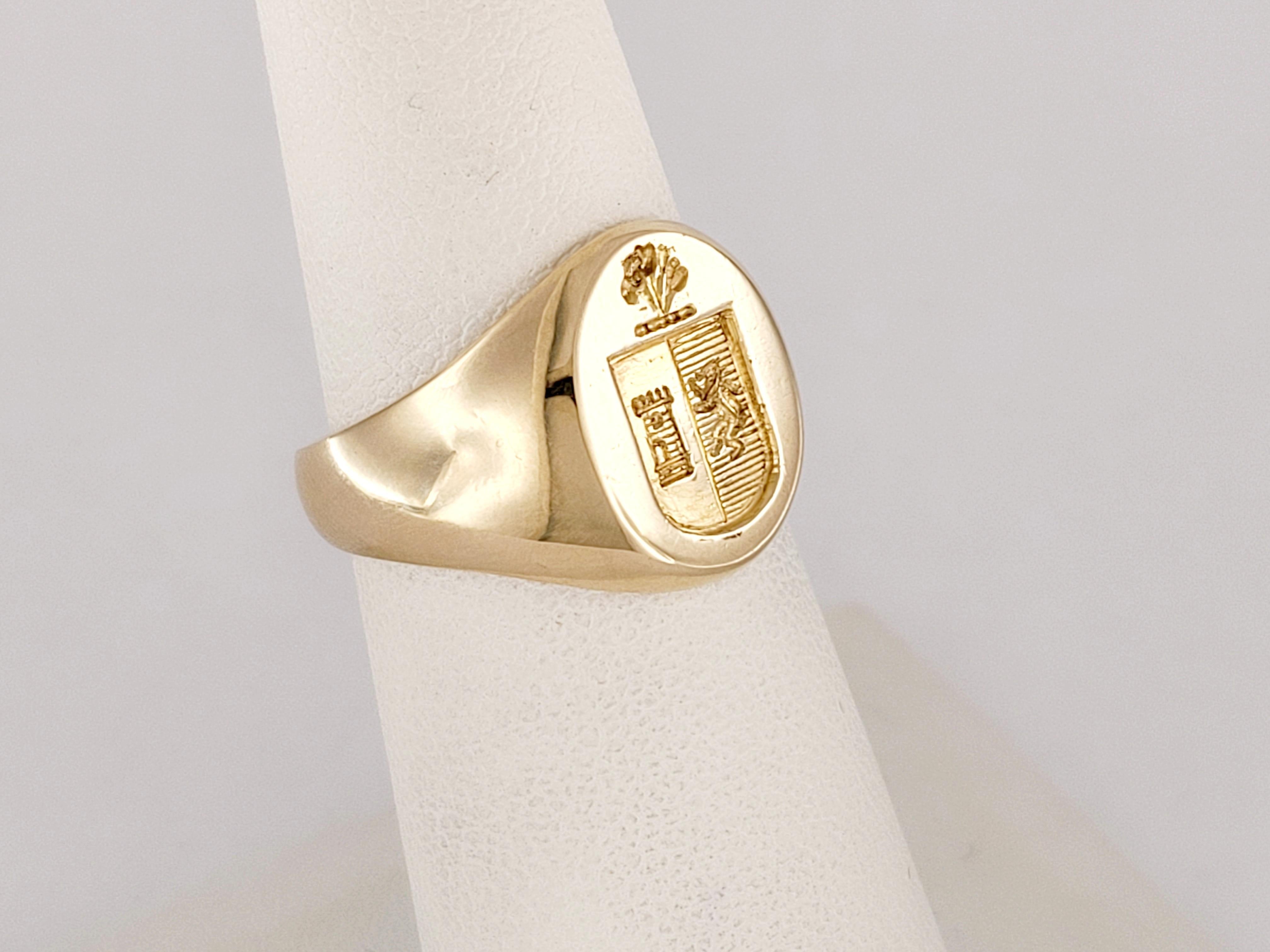 Vintage Tiffany & co Signet Ring
Material 14K Yellow gold
Measurement: 
Ring Face (Oval): 13.7mm X 10.7mm
Base of shank: 3mm X 1.2mm
Weight: 7g
Ring Size 6
Markings: Tiffany & co 14K 
Condition: Pre-owned
Comes with Tiffany ring box